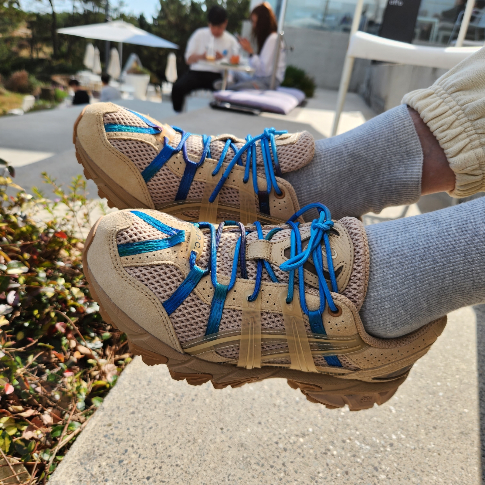 Asics x A.P.C. Gel-Sonoma 15-50 Beige 착용 스타일 - 1