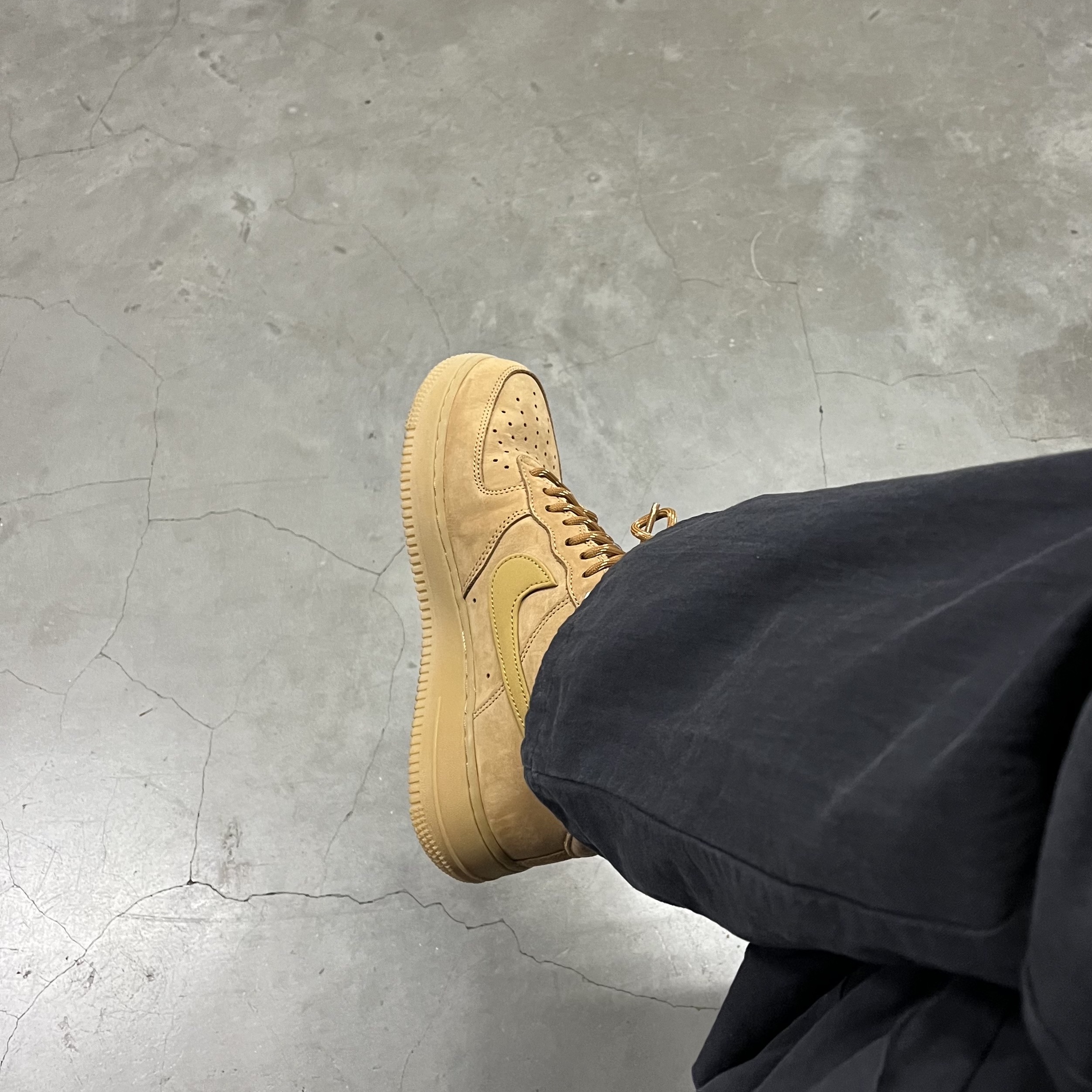 Nike Air Force 1 '07 WB Flax 착용 스타일