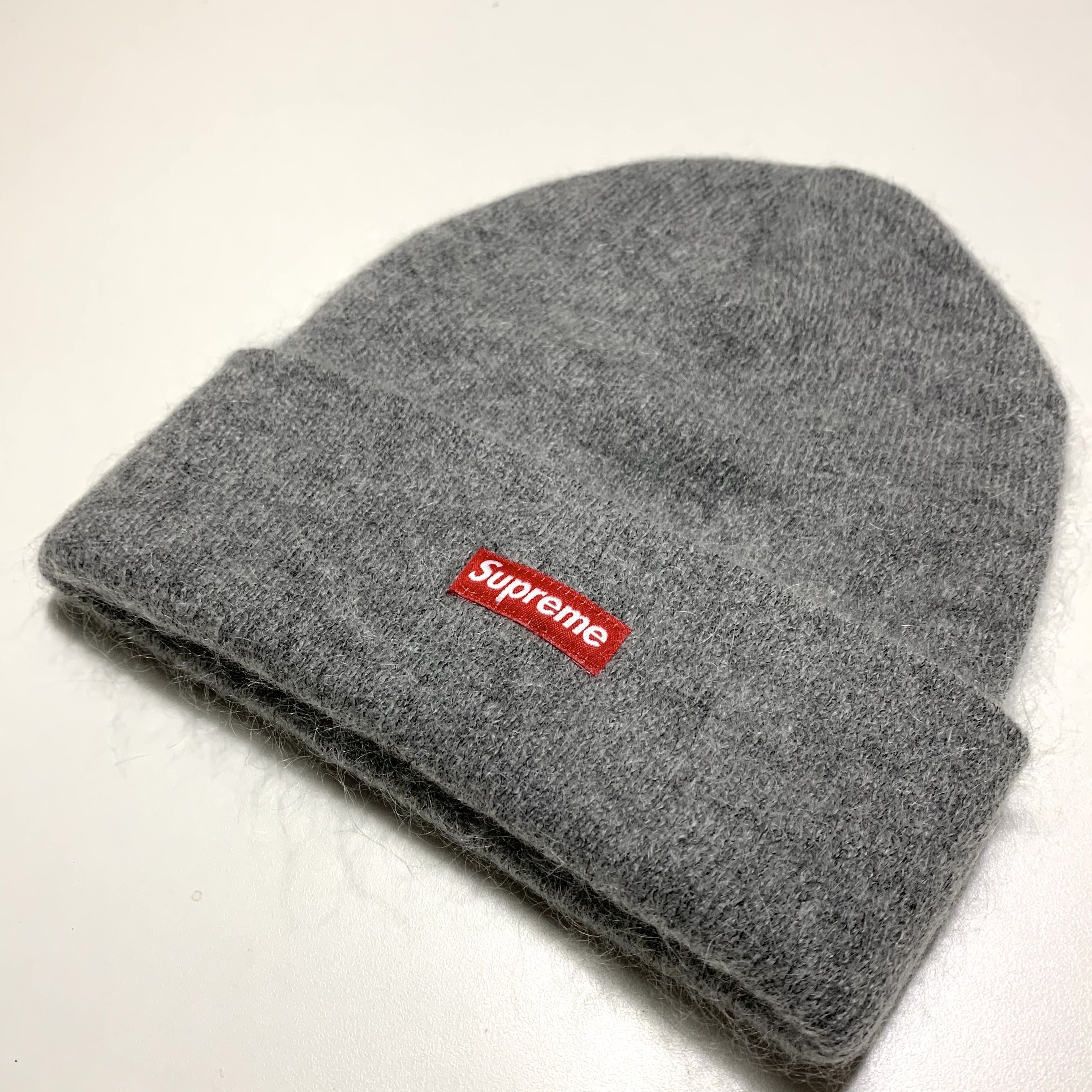 Supreme Worldwide Hooded Sweatshirt Ash Grey - 23SS, Supreme Mohair Beanie Heather Grey - 23FW 착용 스타일 - 3