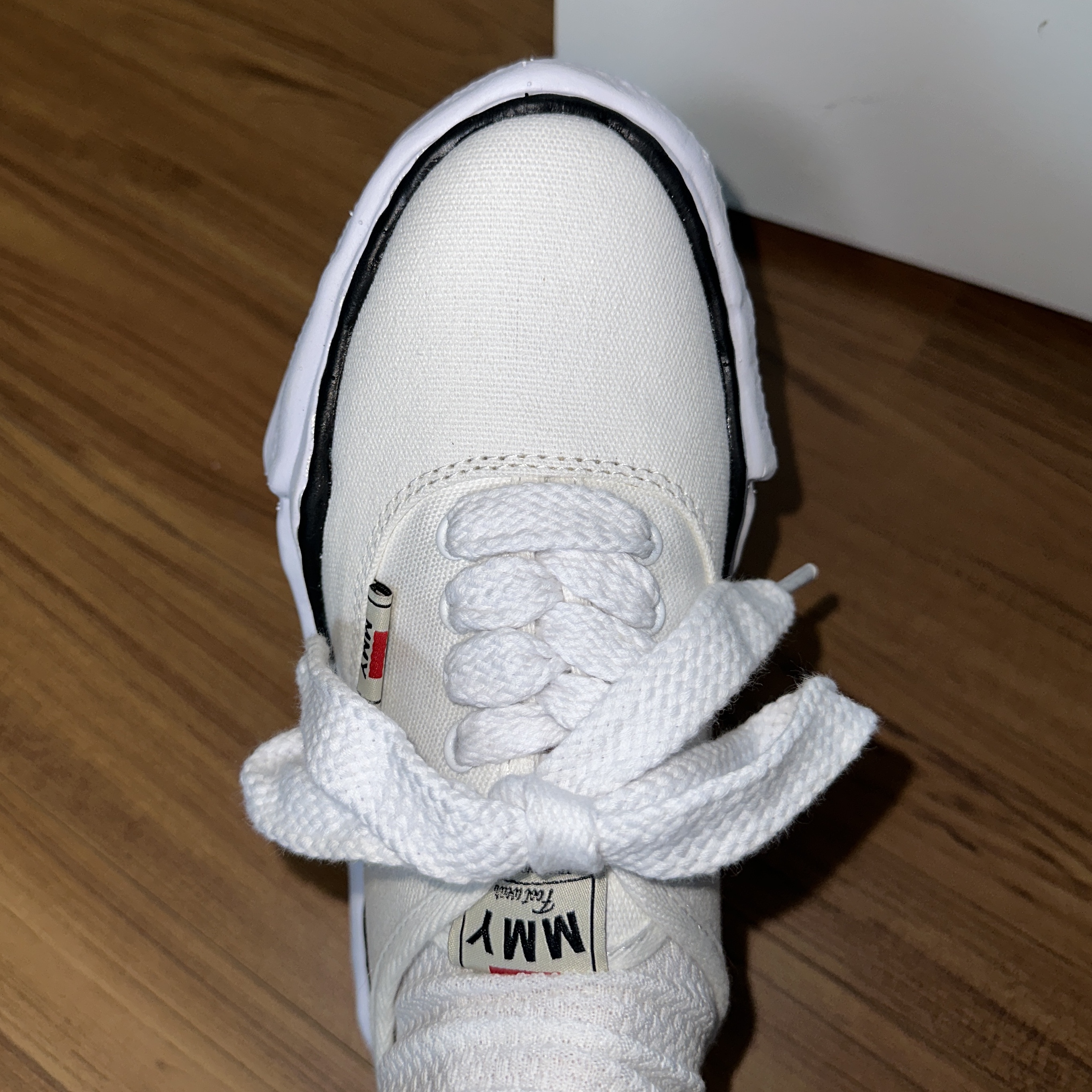 Maison Mihara Yasuhiro Baker OG Sole Canvas Low Cut Sneakers White 착용 스타일