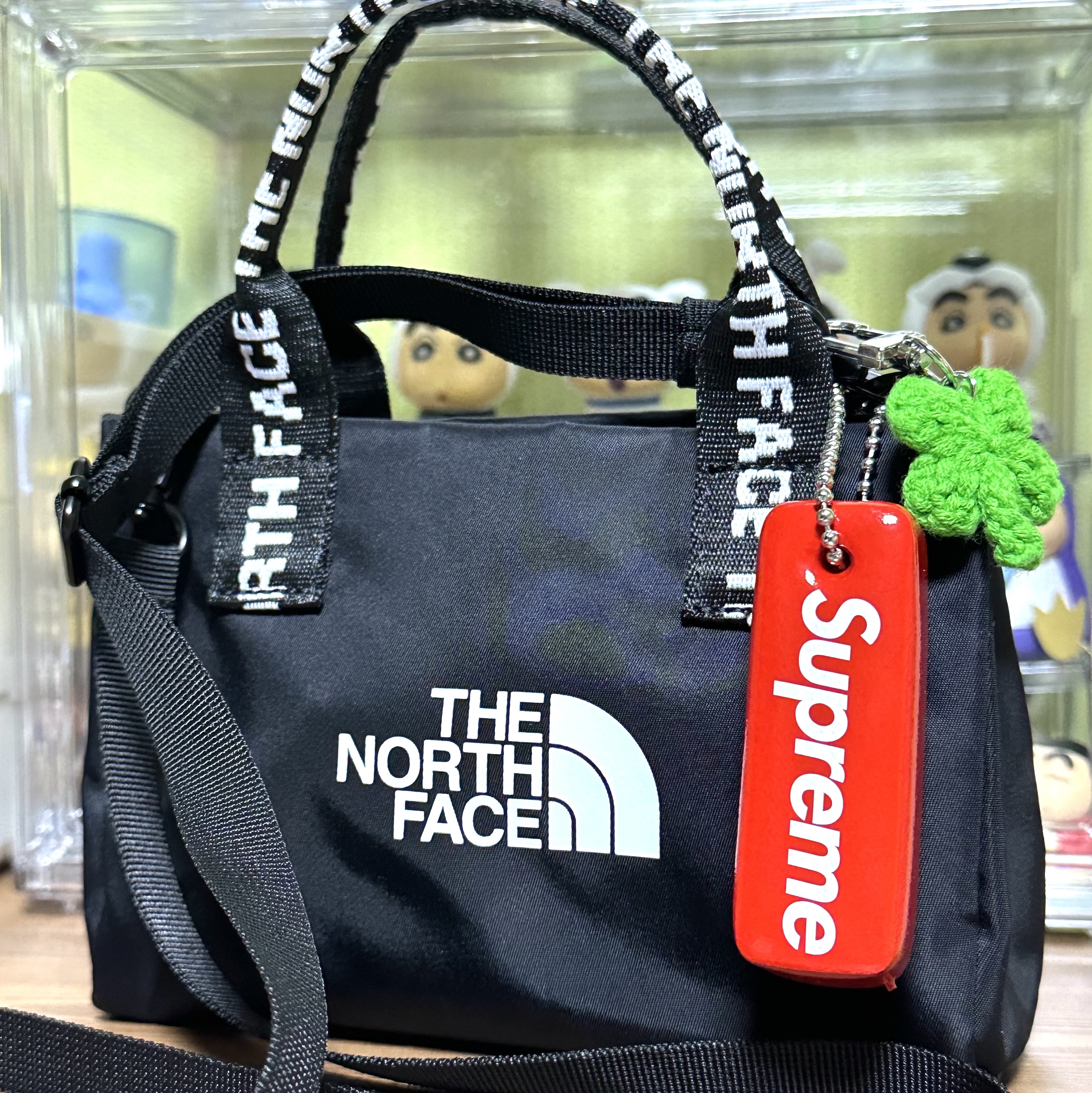 Supreme Floating Keychain Red - 23FW 착용 스타일