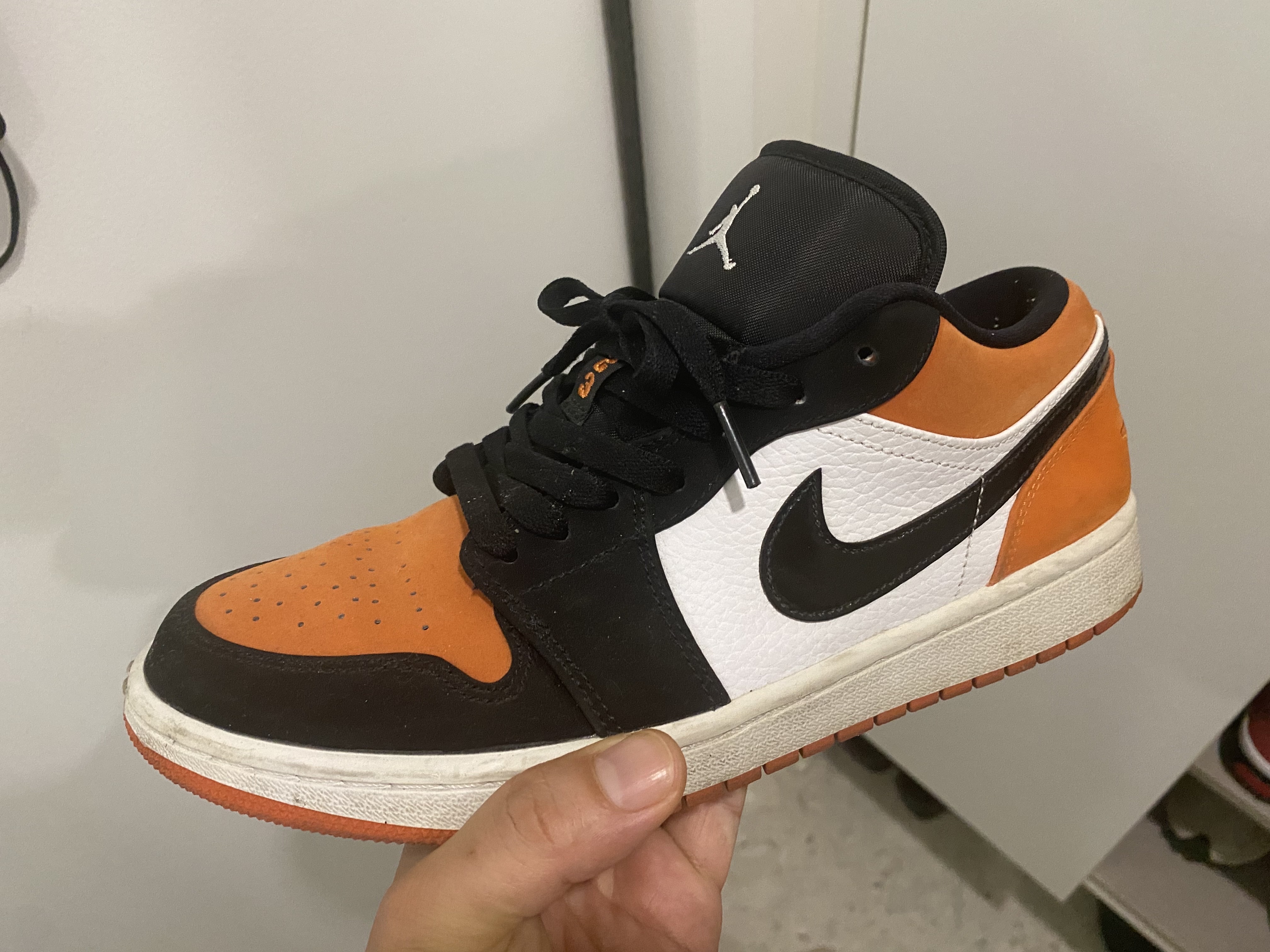 Jordan 1 Low Shattered Backboard 착용 스타일