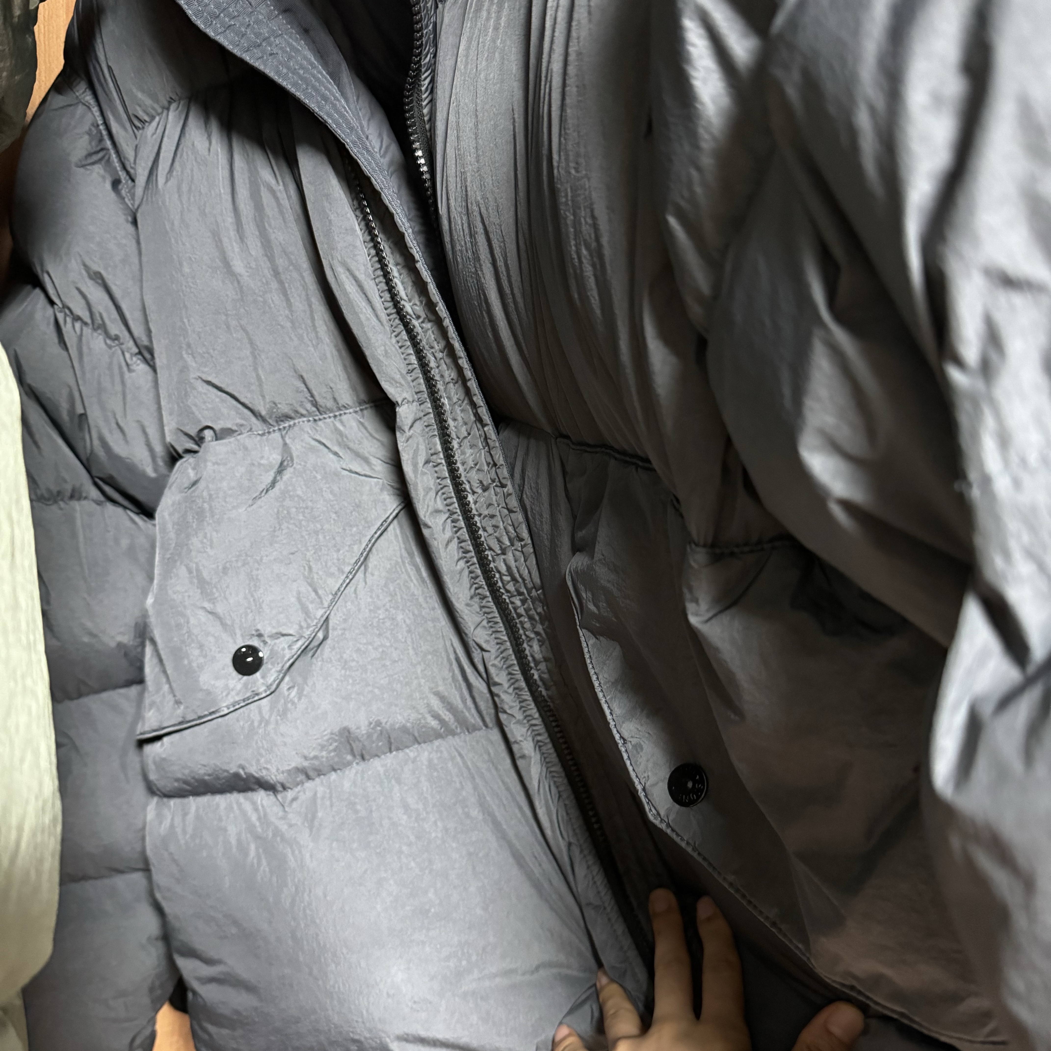 Stone Island 40623 Garment Dyed Crinkle Reps Recycled Nylon Down Jacket Lead - 23FW, Stone Island 44508 Nylon Metal Down-TC Jacket Light Grey - 21FW 착용 스타일 - 2