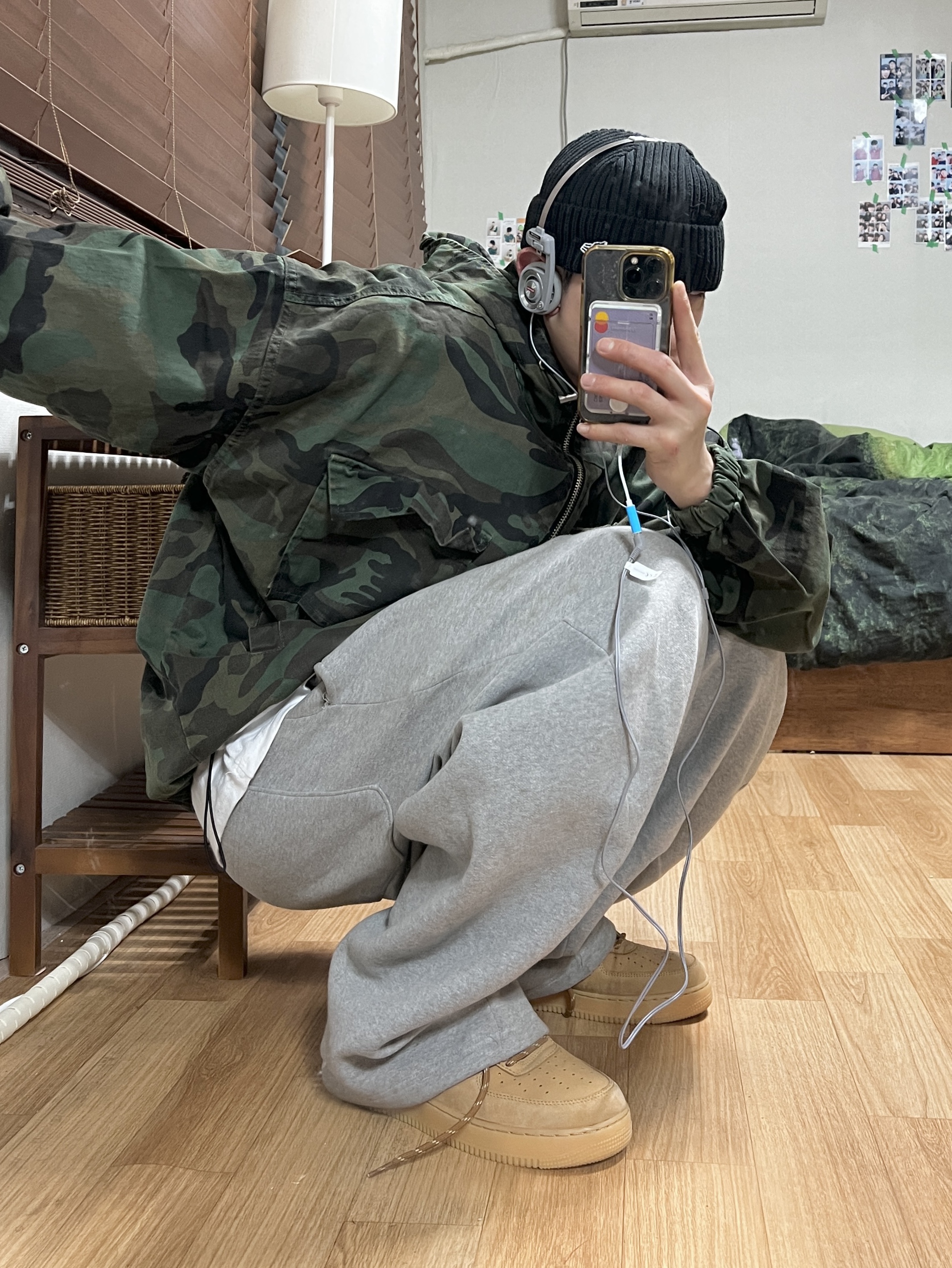 Supreme x Koss Portapro Headphones Silver - 23FW, Nike Air Force 1 '07 WB Flax 착용 스타일 - 2