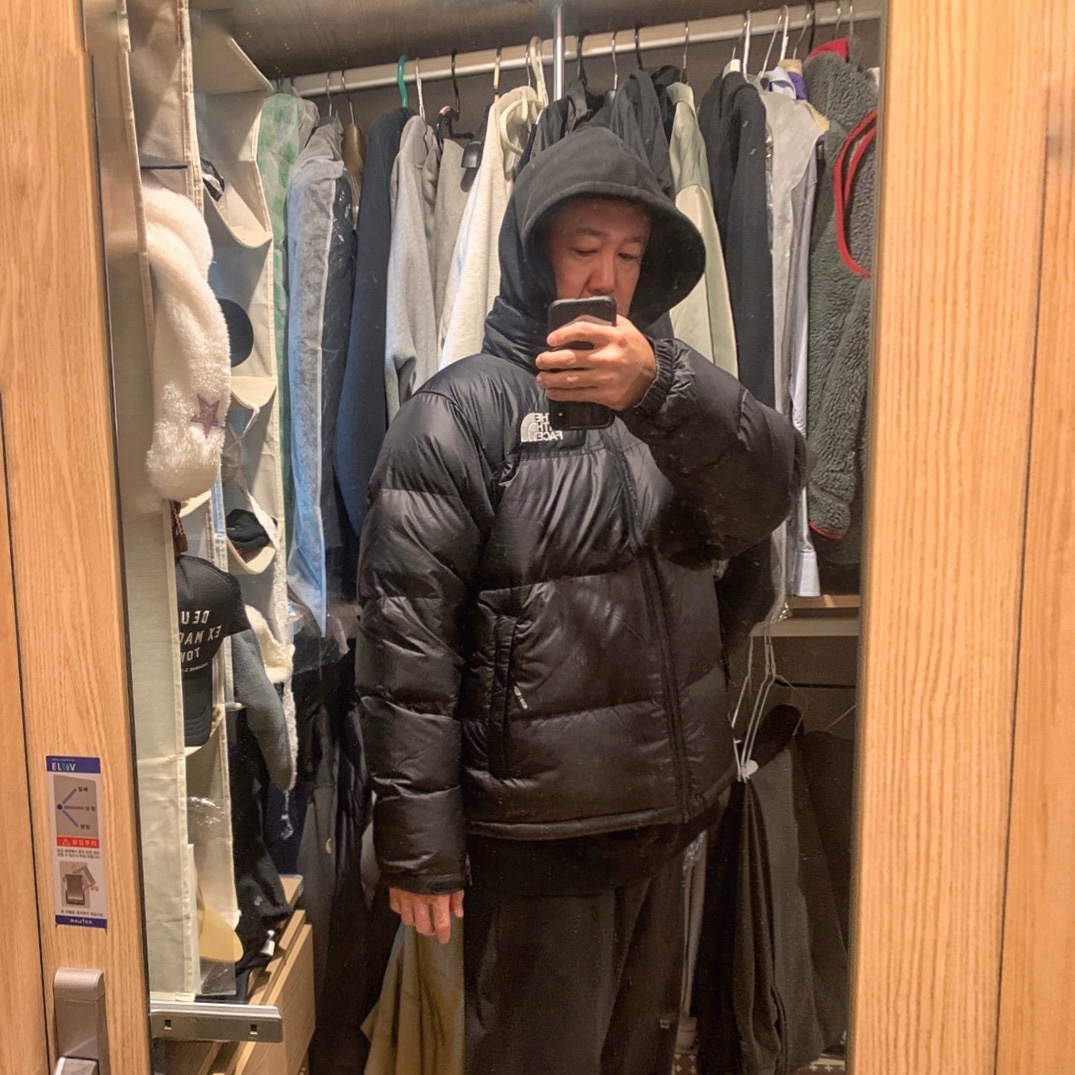 The North Face 1996 Eco Nuptse Jacket Black 착용 스타일