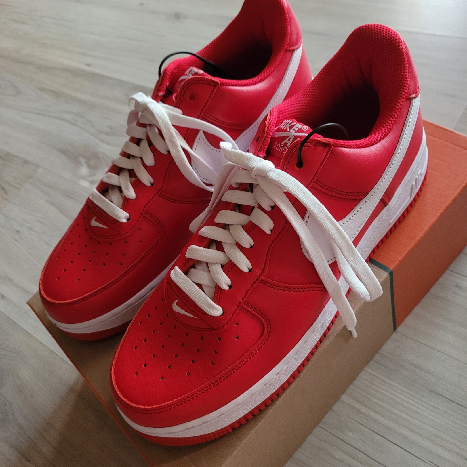 Nike Air Force 1 Low Retro Color of the Month University Red 착용 스타일 - 2
