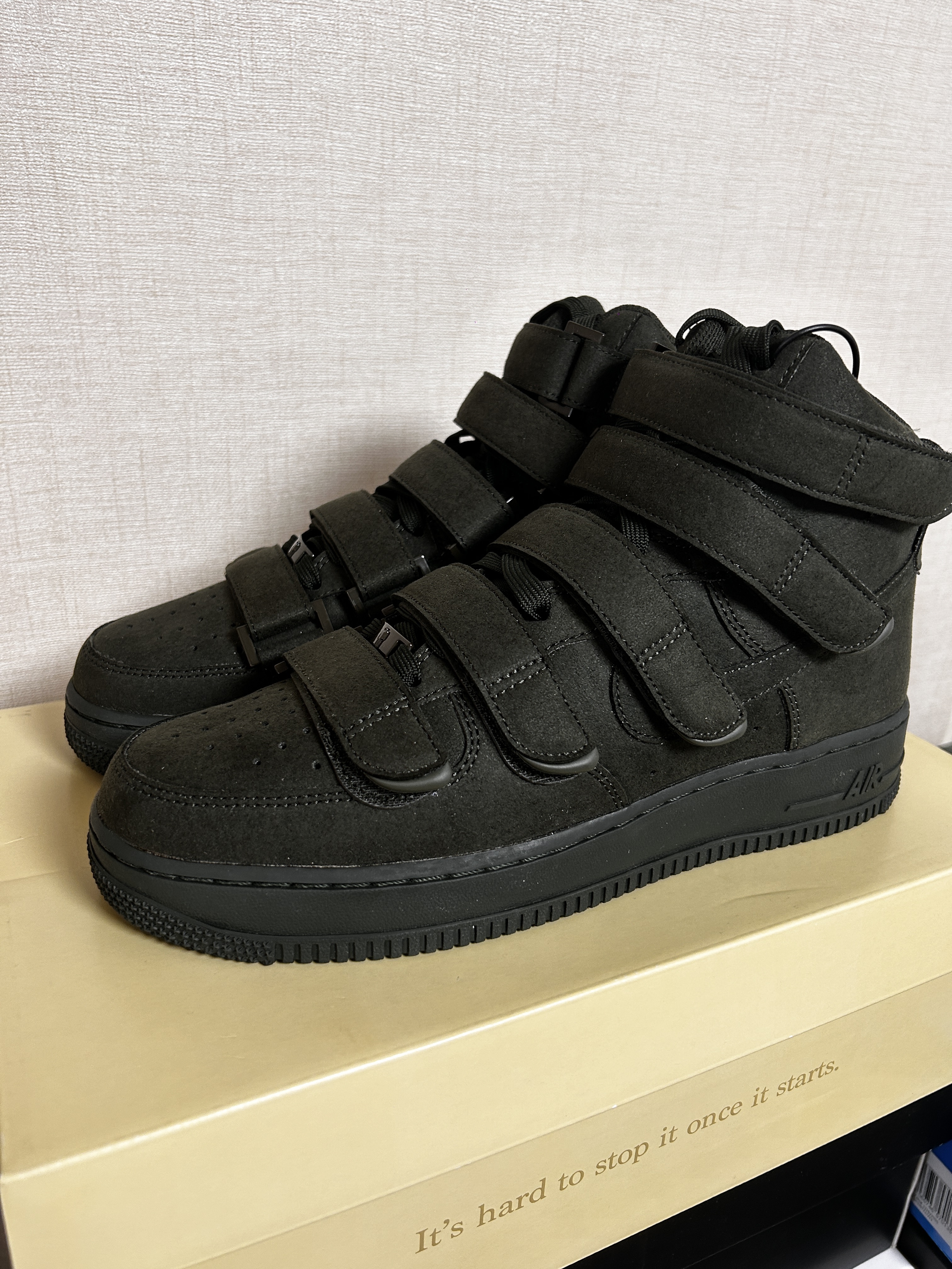 Nike x Billie Eilish Air Force 1 High '07 SP Sequoia 착용 스타일 - 1