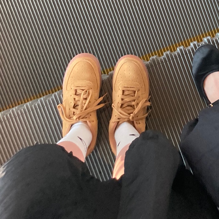 (GS) Nike Air Force 1 LV8 3 Wheat 착용 스타일