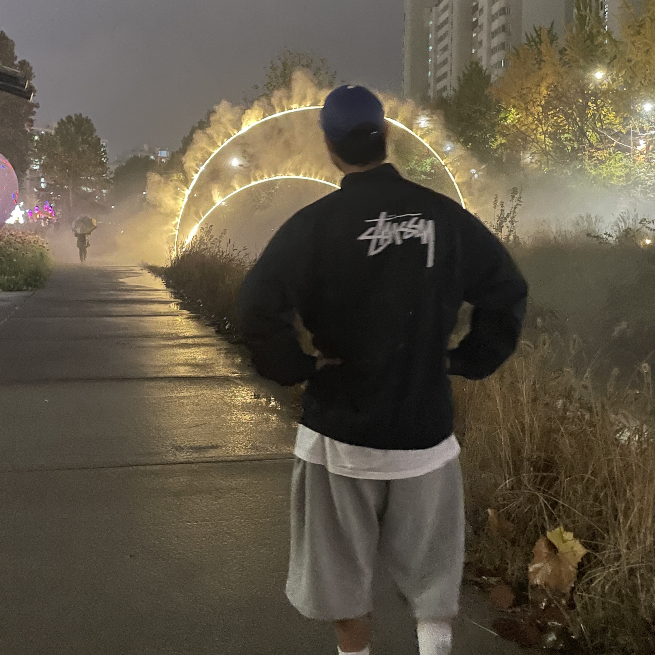 Nike x Stussy Windrunner Jacket Off Noir 착용 스타일