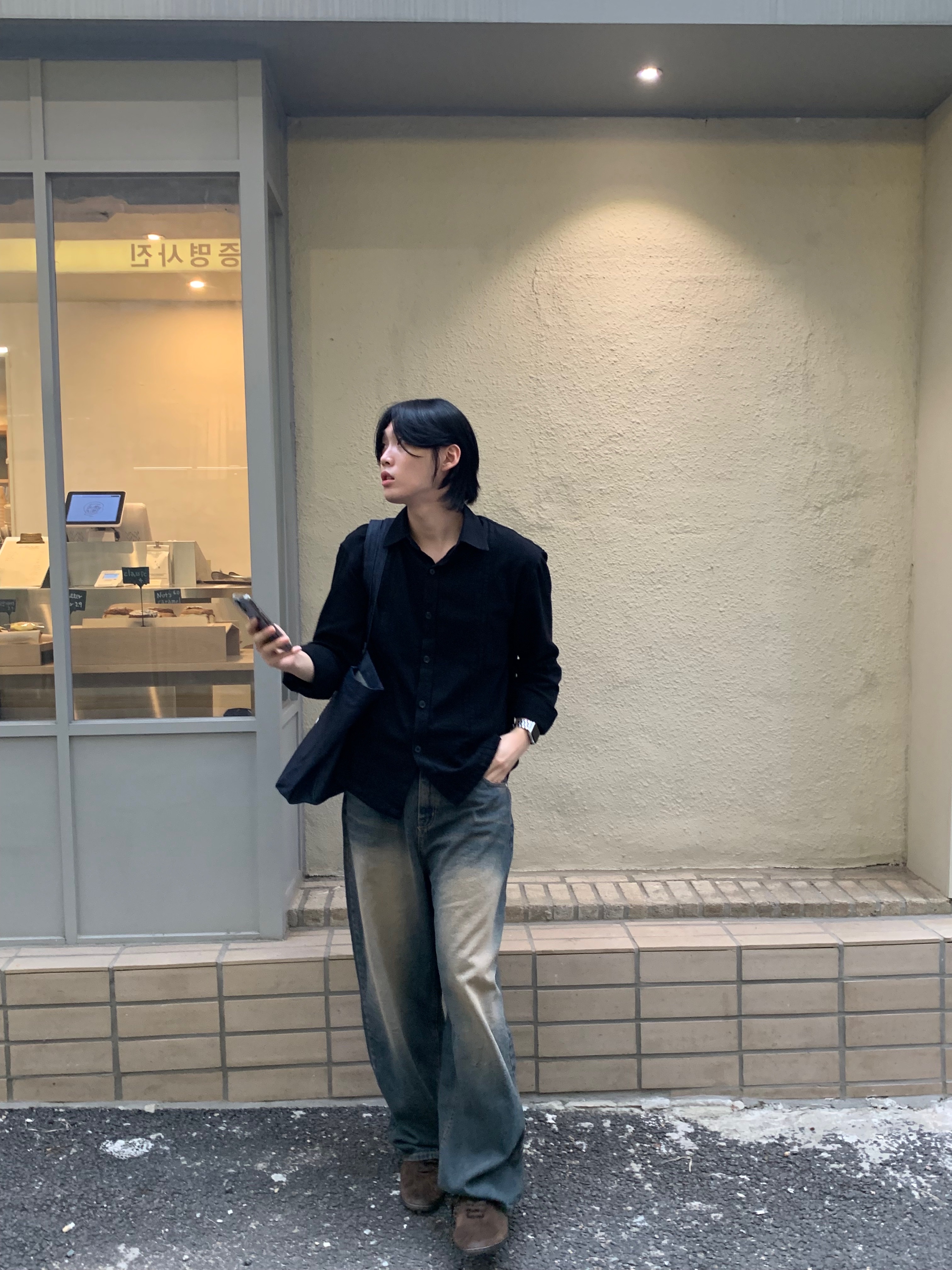 A.P.C. Daniela Shopping Bag Indigo 착용 스타일 - 5