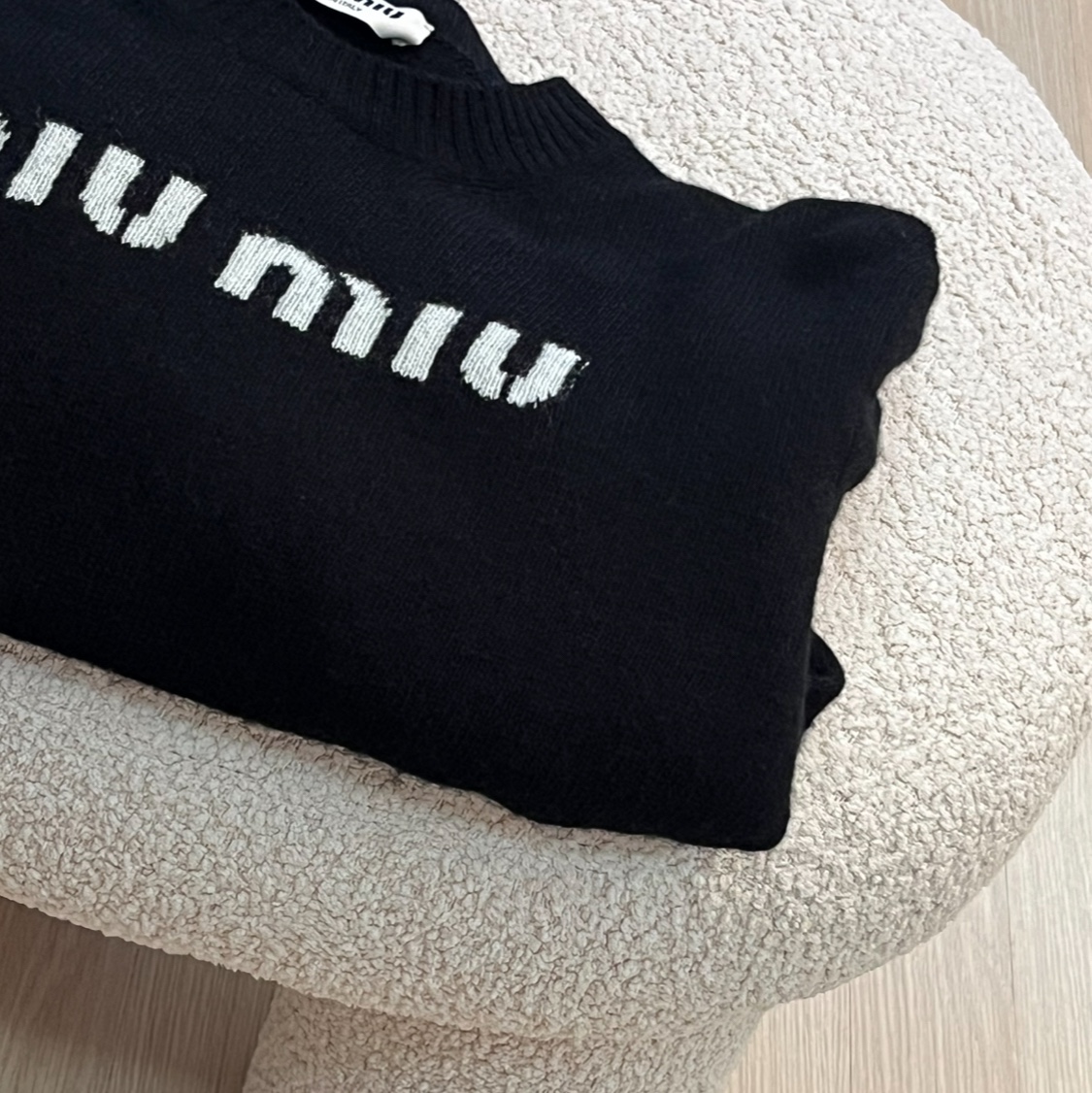(W) Miu Miu Wool and Cashmere Sweater Black 착용 스타일