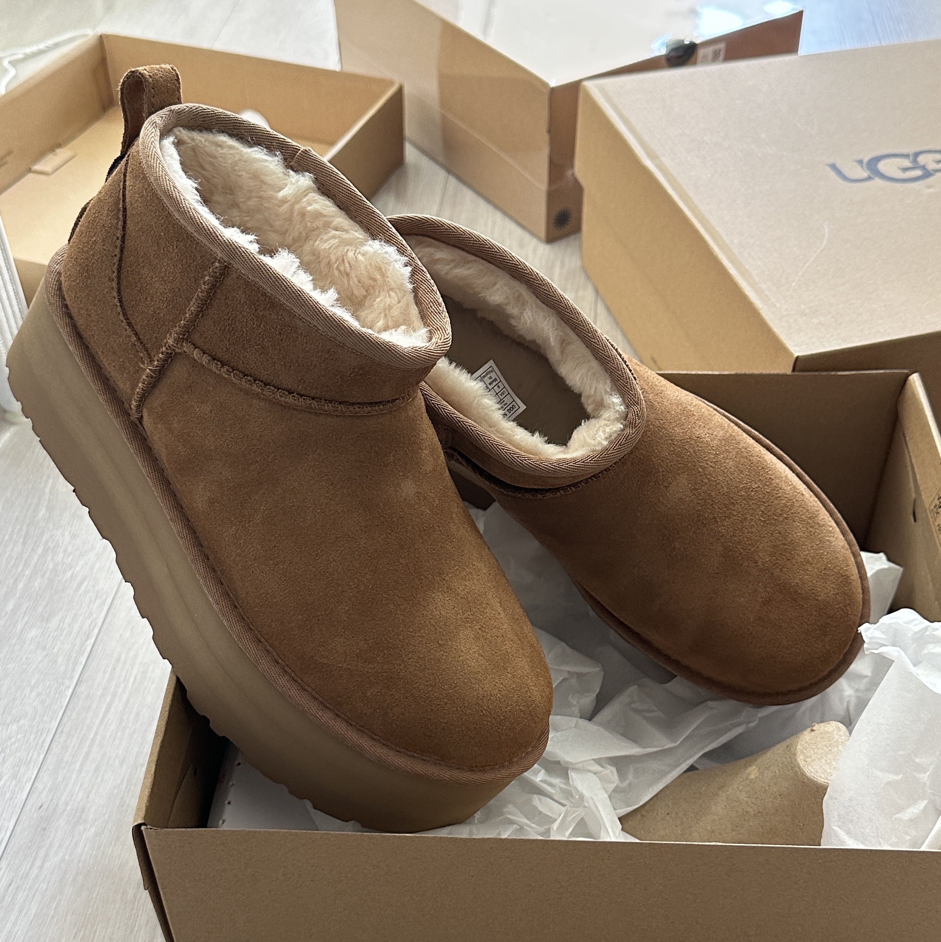 (W) UGG Classic Ultra Mini Platform Boots Chestnut 착용 스타일
