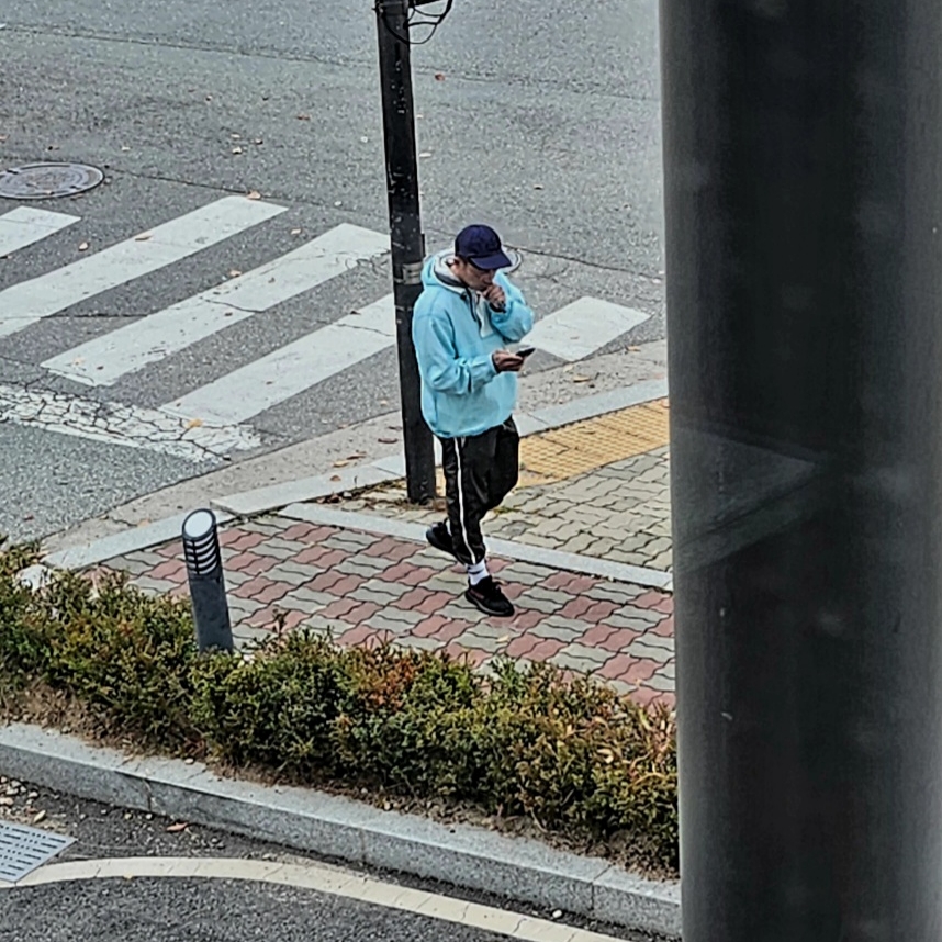 Stone Island 998E6 Nylon Cupro Hat Royal Blue - 22SS, Supreme x Nike Jewel Reversible Ripstop Anorak White - 20FW 착용 스타일 - 1