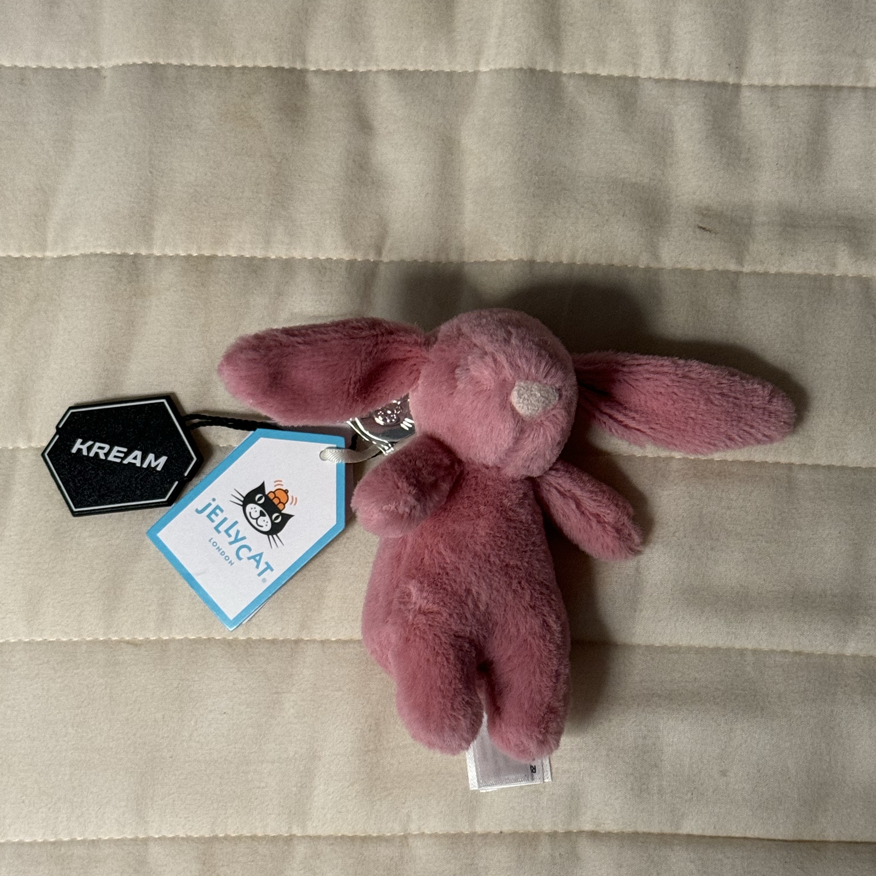 Jellycat Bashful Bunny Bag Charm Pink 착용 스타일