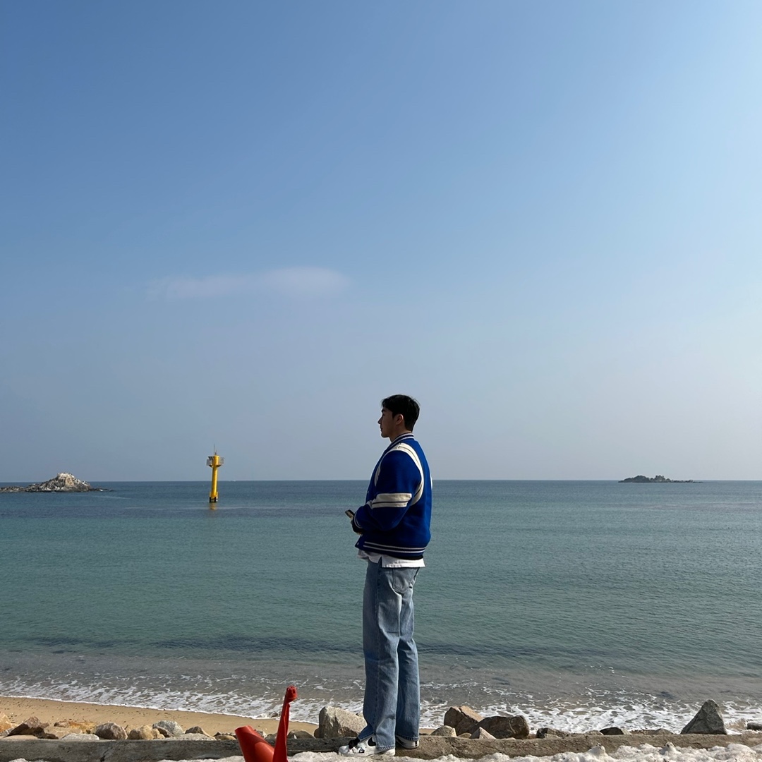 Ader Error Twit Jumper Blue, Nike x Peaceminusone Air Force 1 Low Para-Noise 2.0 착용 스타일