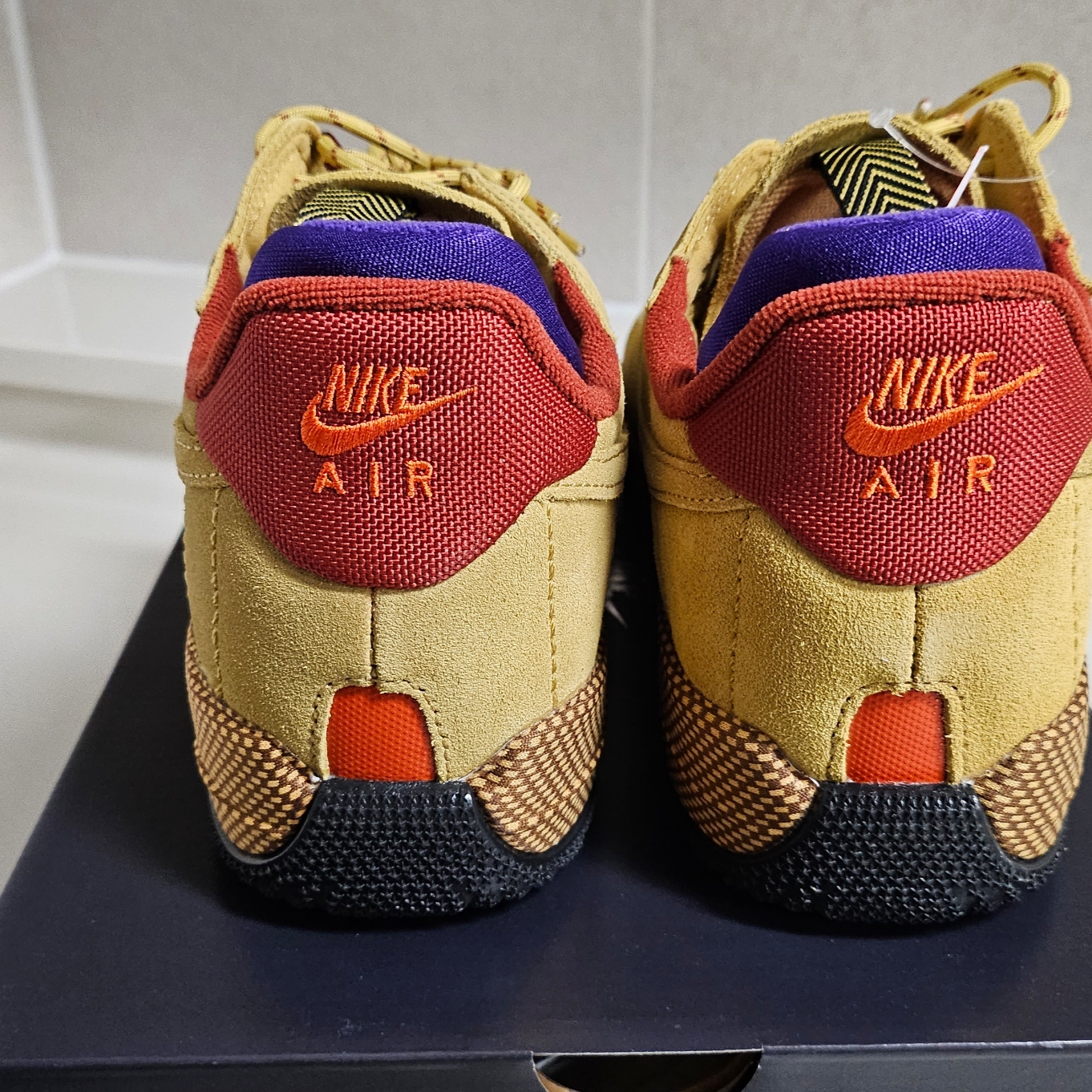 (W) Nike Air Force 1 Wild Wheat Gold 착용 스타일 - 2