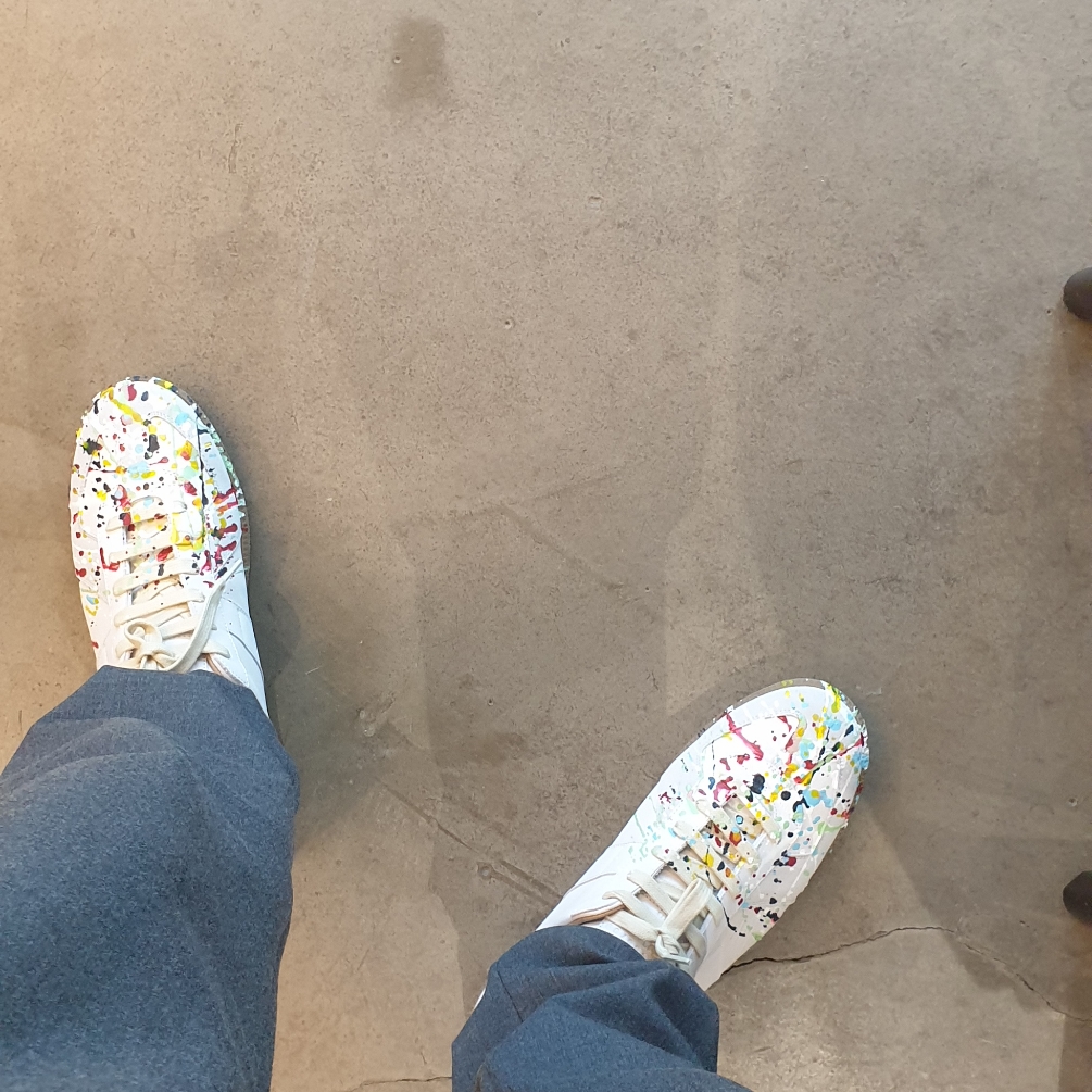 Maison Margiela Replica Paint Drop Sneakers 착용 스타일