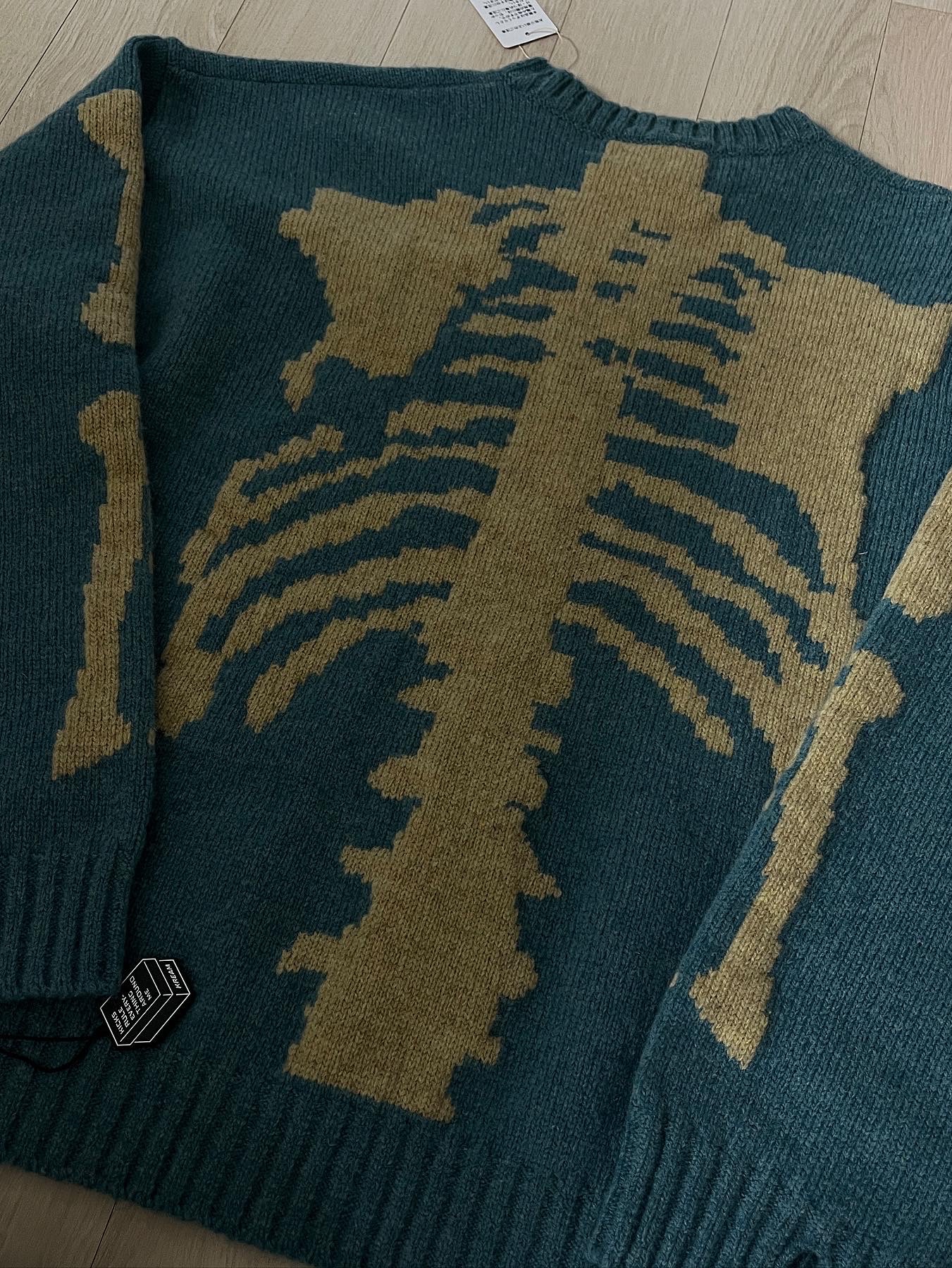 Kapital 5G Wool Bone Crewneck Sweater Saxophone 착용 스타일 - 1