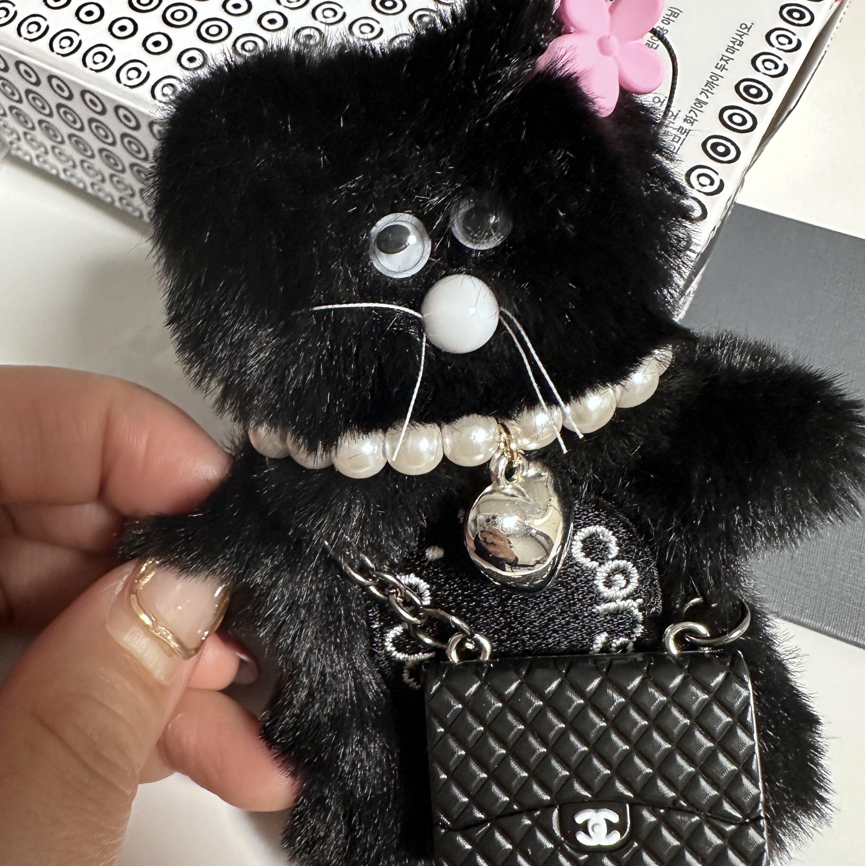 Monamhee x 10 Corso Como Bianco Phone Strap Black 착용 스타일 - 2