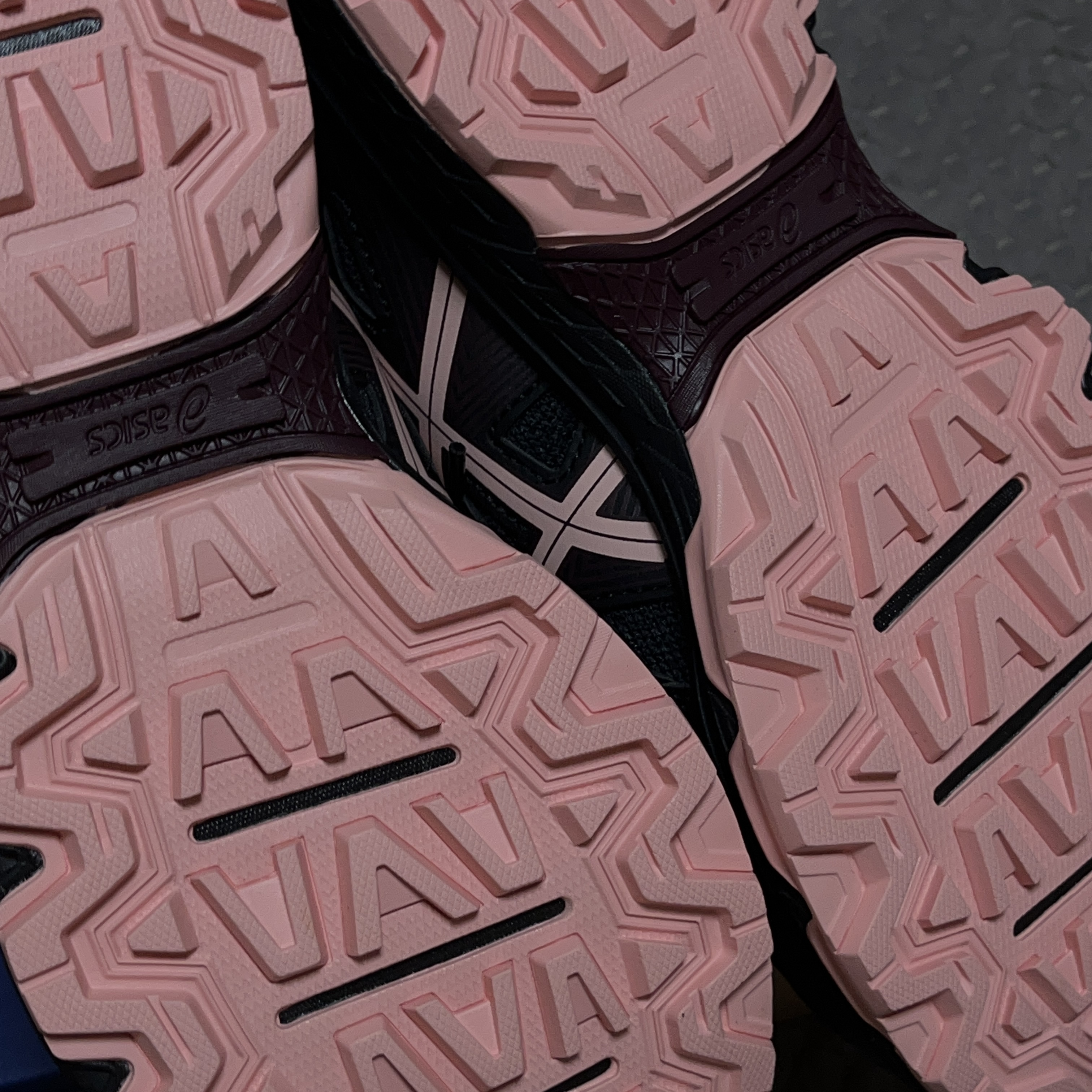 (W) Asics Gel-Venture 8 Black Frosted Rose 착용 스타일