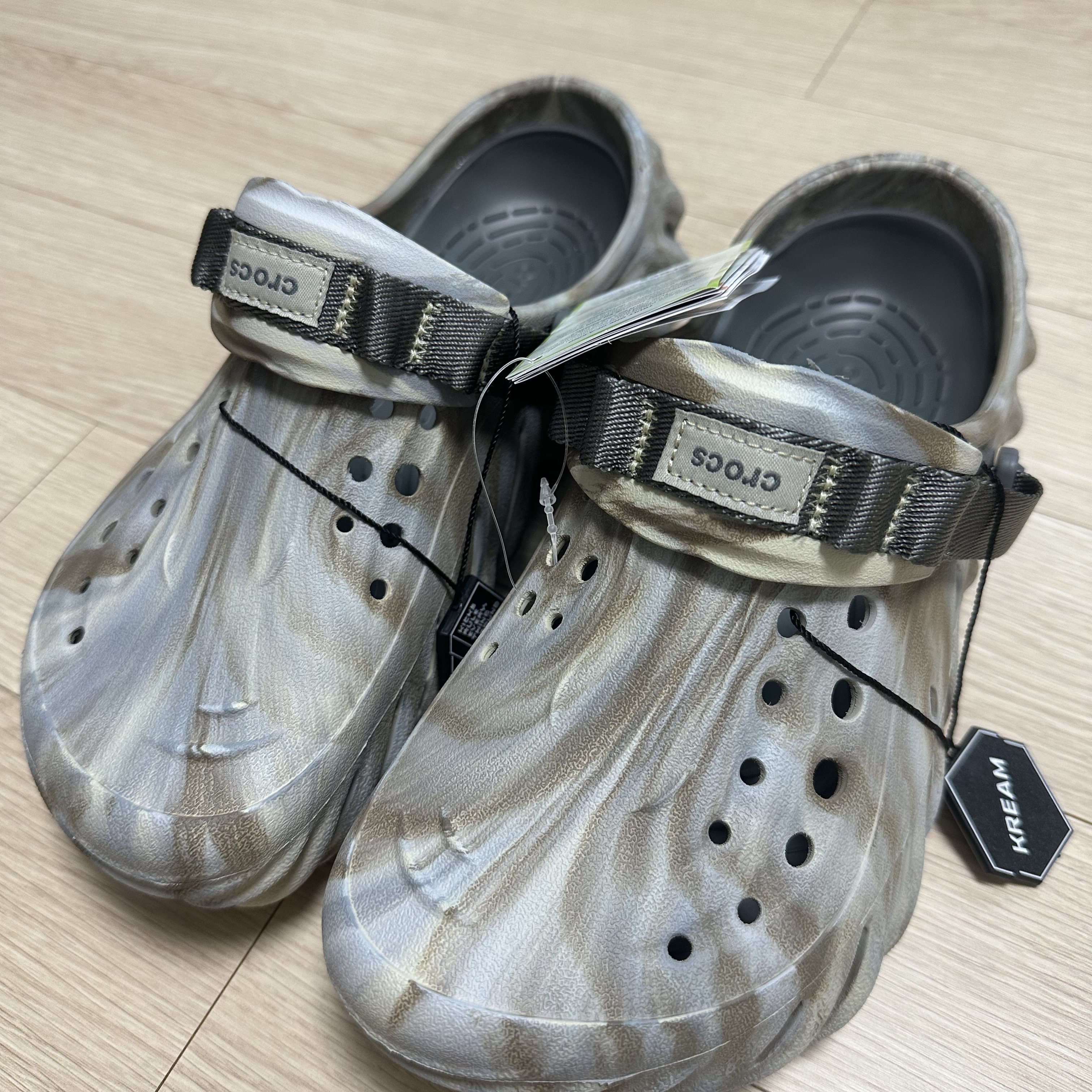 Crocs Echo Marbled Clog Bone Multi 착용 스타일