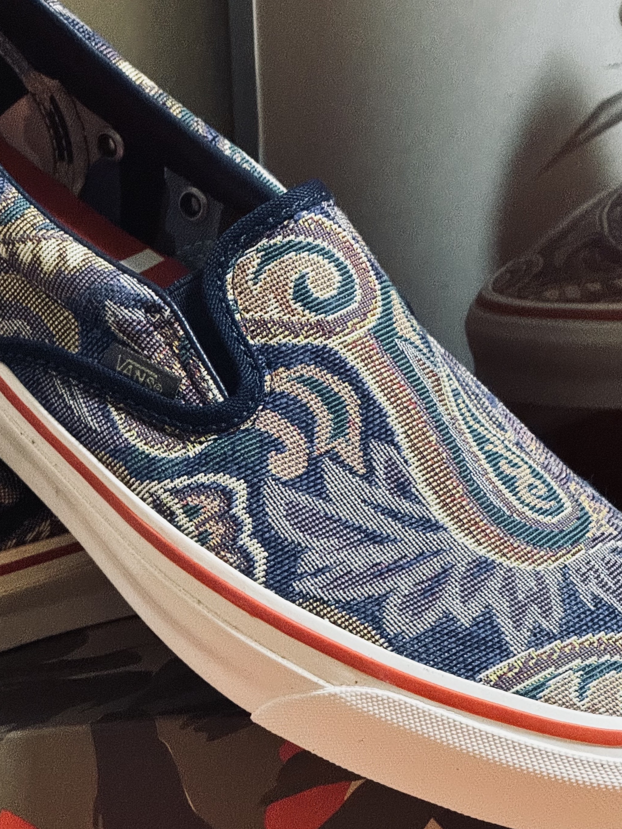 Vans Vault x Nigel Carboun Classic Slip-On LX Paisley Vintage Blue 착용 스타일 - 2