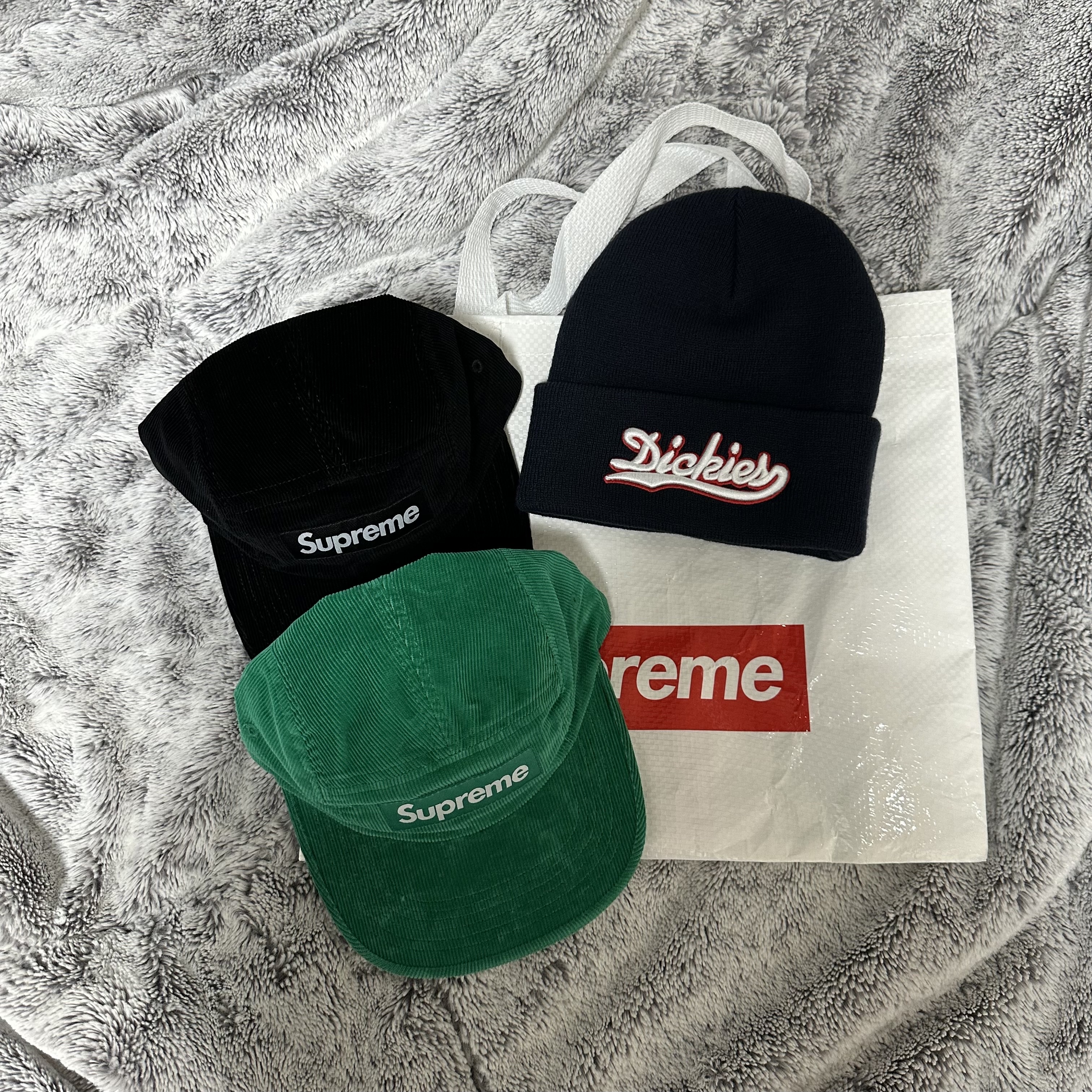 Supreme x Dickies Beanie Navy - 23FW, Supreme Corduroy Camp Cap Green - 23FW 착용 스타일