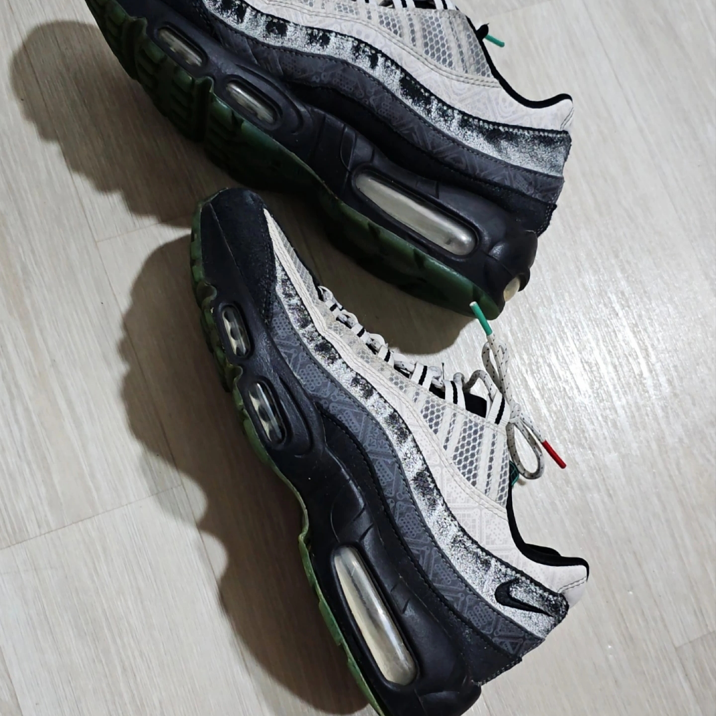 Nike Air Max 95 SE Day of the Dead 착용 스타일