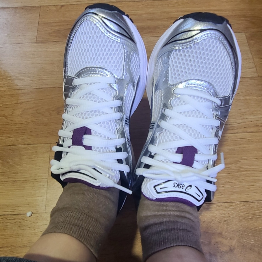 (W) Asics Gel-Kayano 14 White Dark Grape 착용 스타일