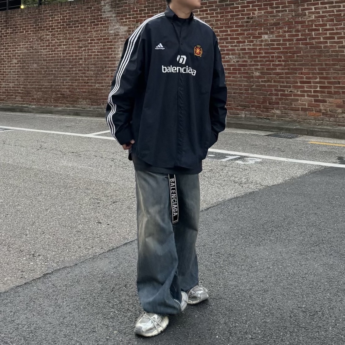(W) Balenciaga Hybrid Baggy Pants Light Blue, Balenciaga 3XL Sneakers Light Beige 착용 스타일 - 2