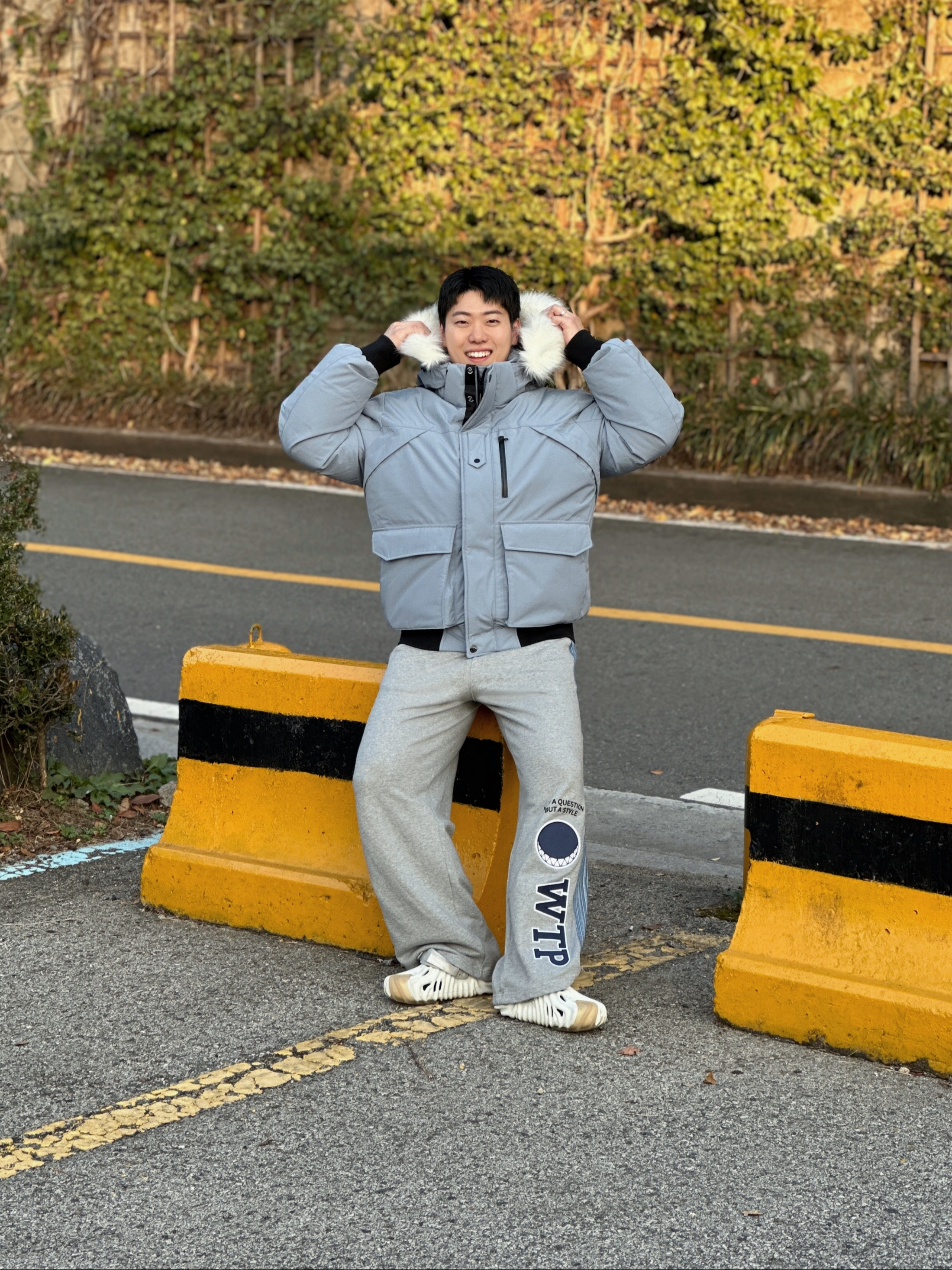 Crocs x Salehe Bembury Pollex Clog Stratus 착용 스타일 - 2