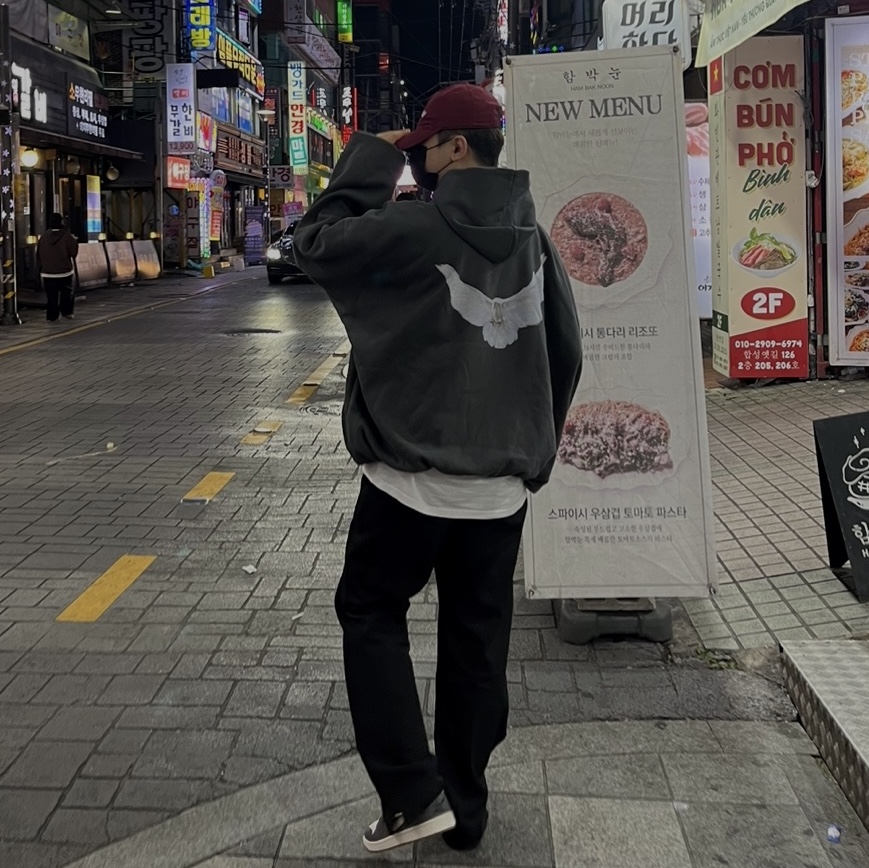 Yeezy Gap Engineered By Balenciaga Dove Hoodie Black, Jordan 1 Low Kkachi 착용 스타일 - 2