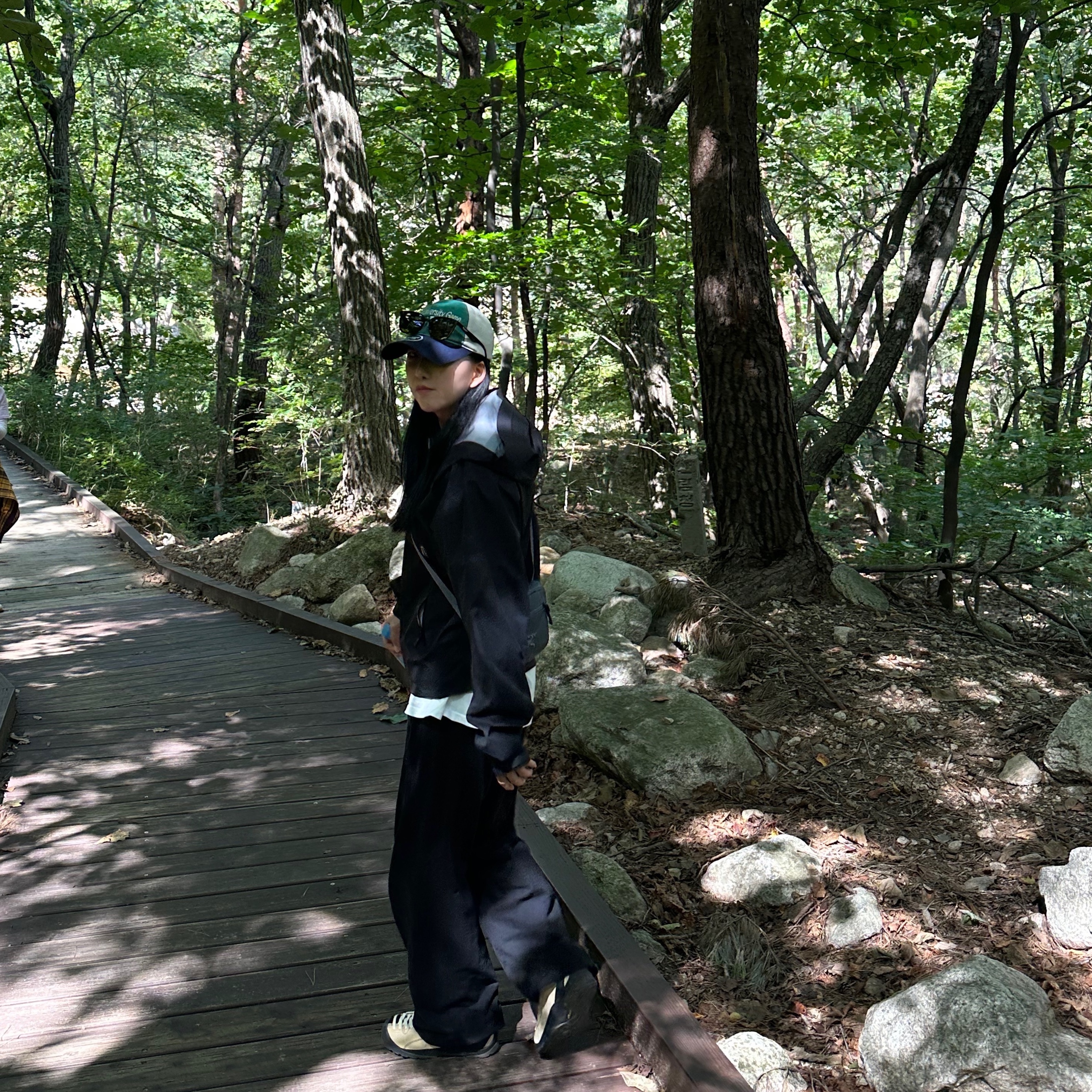 Arc'teryx Beta Jacket Black, (W) Keen x Omashande Jasper Sneakers Boulder Black 착용 스타일 - 1