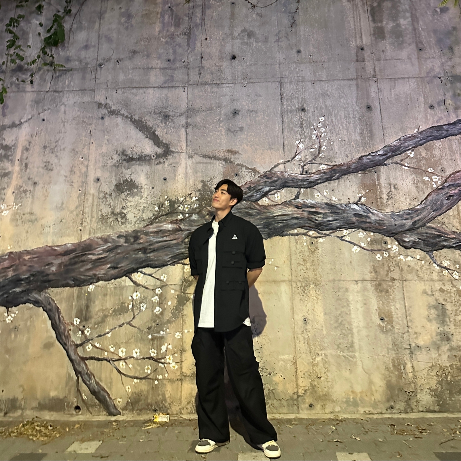 Nike ACG Dri-Fit UV Devastation Trail Shirt Black Summit White - Asia, Jordan 1 x Travis Scott Retro Low OG SP Sail and Ridgerock 착용 스타일
