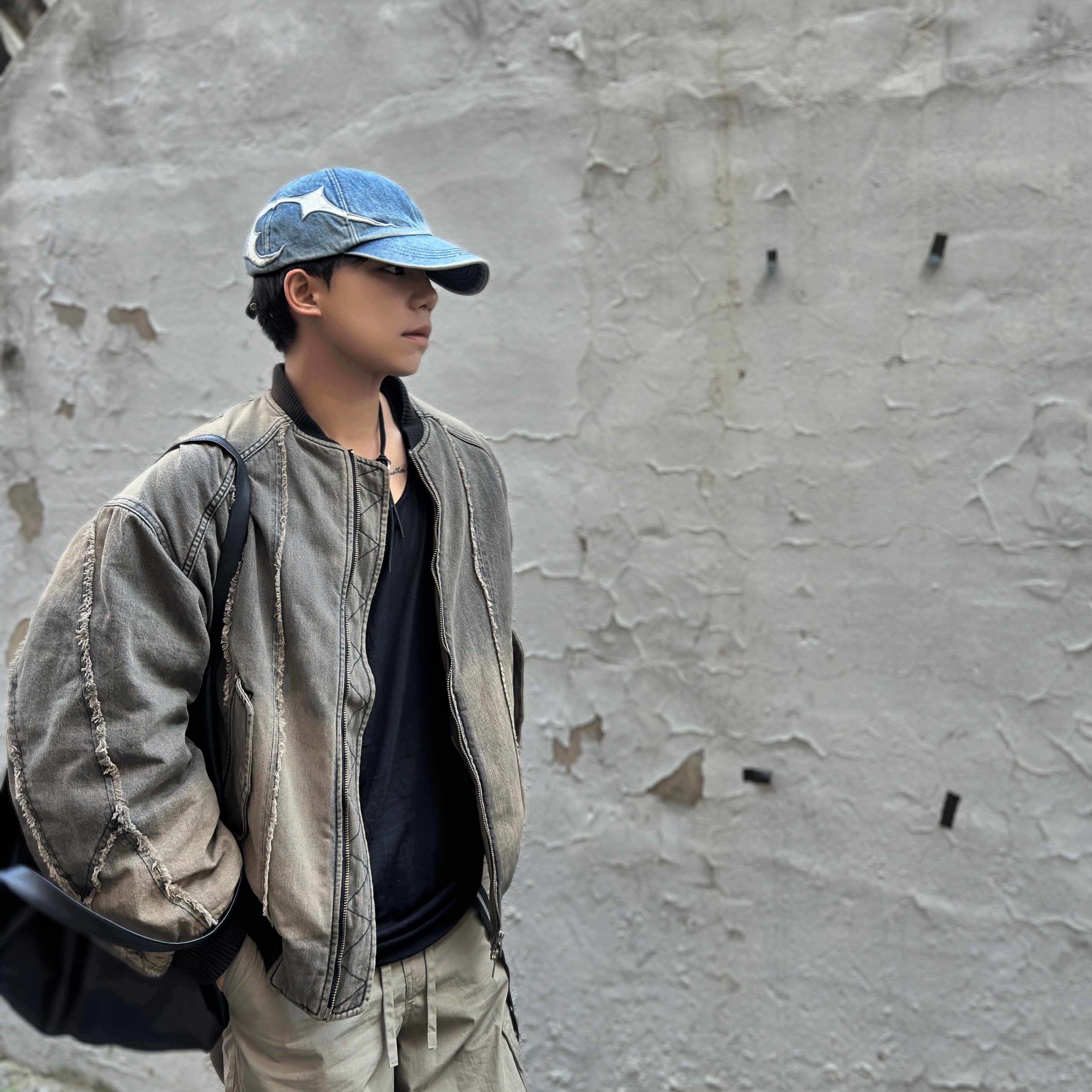 Thug Club x MCM Tribal Leather Cap Denim 착용 스타일 - 4