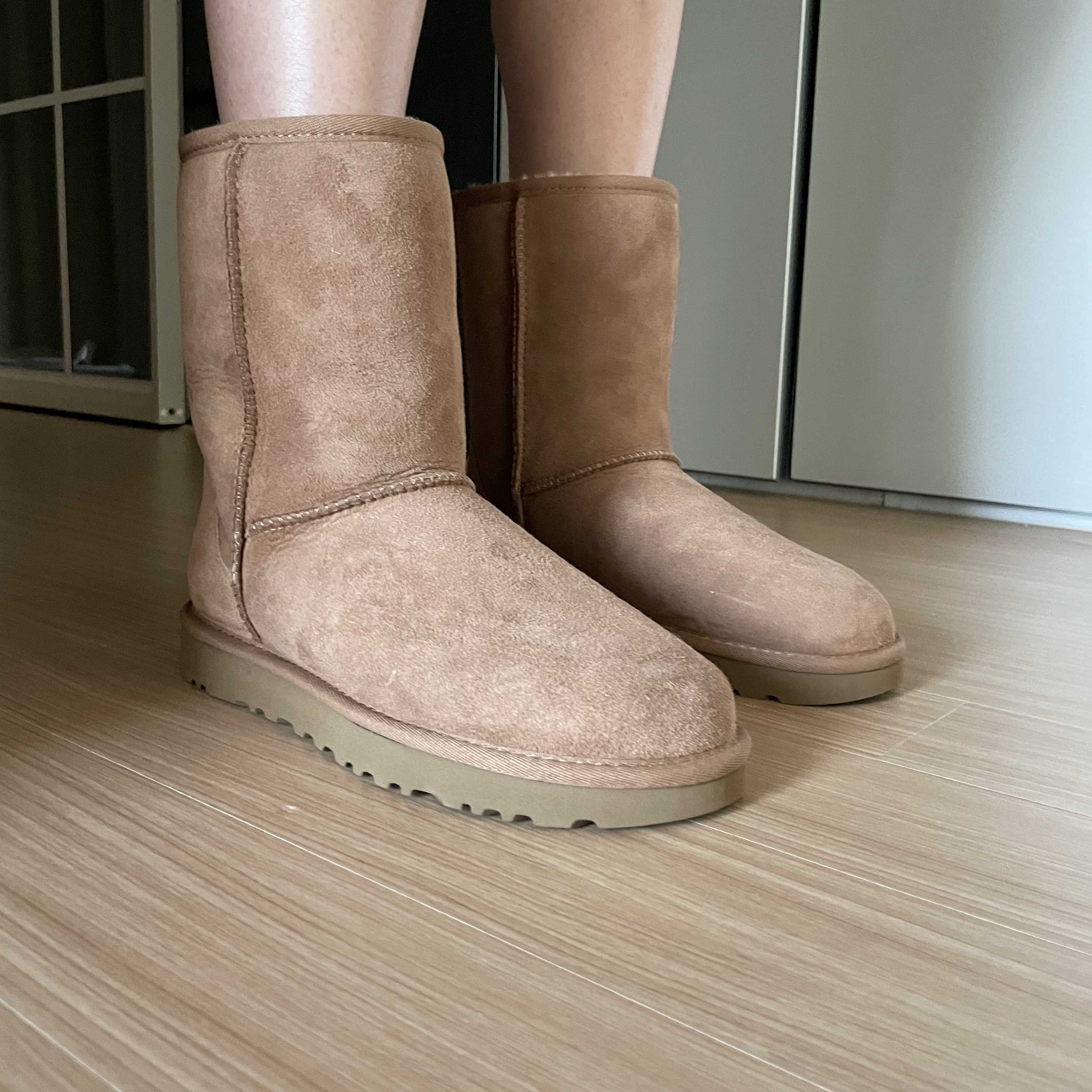 (W) UGG Classic Short II Boots Chestnut 착용 스타일 - 2