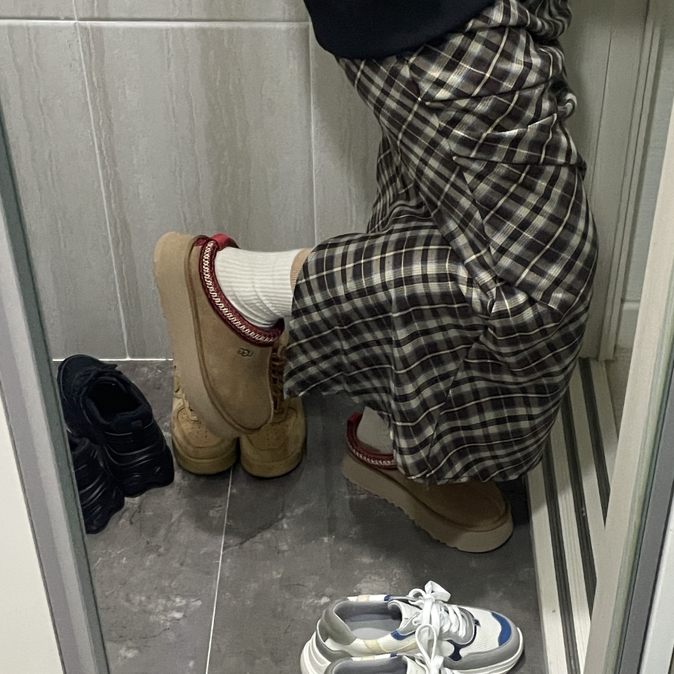 (W) UGG Tazz Slipper Chestnut 착용 스타일