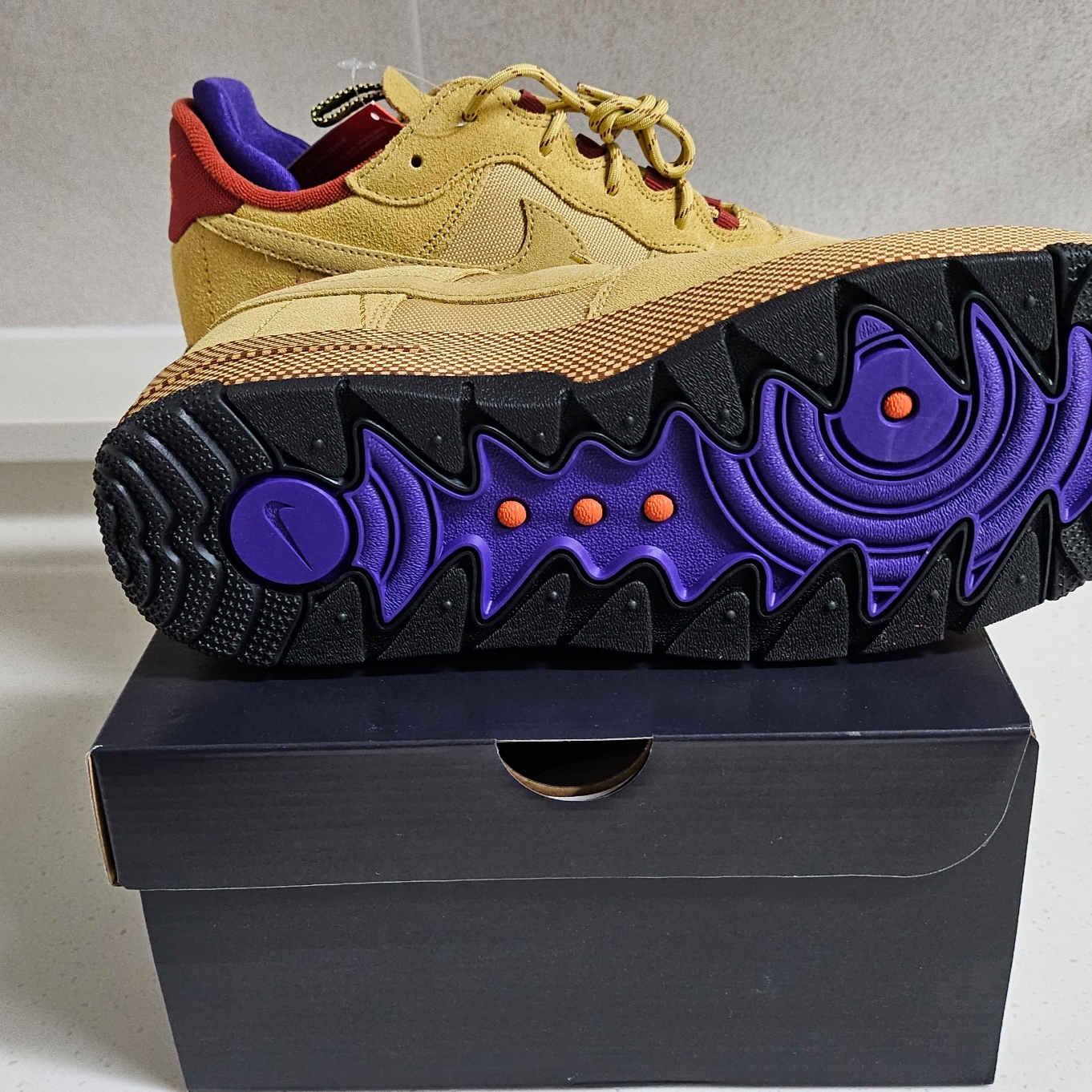 (W) Nike Air Force 1 Wild Wheat Gold 착용 스타일 - 3