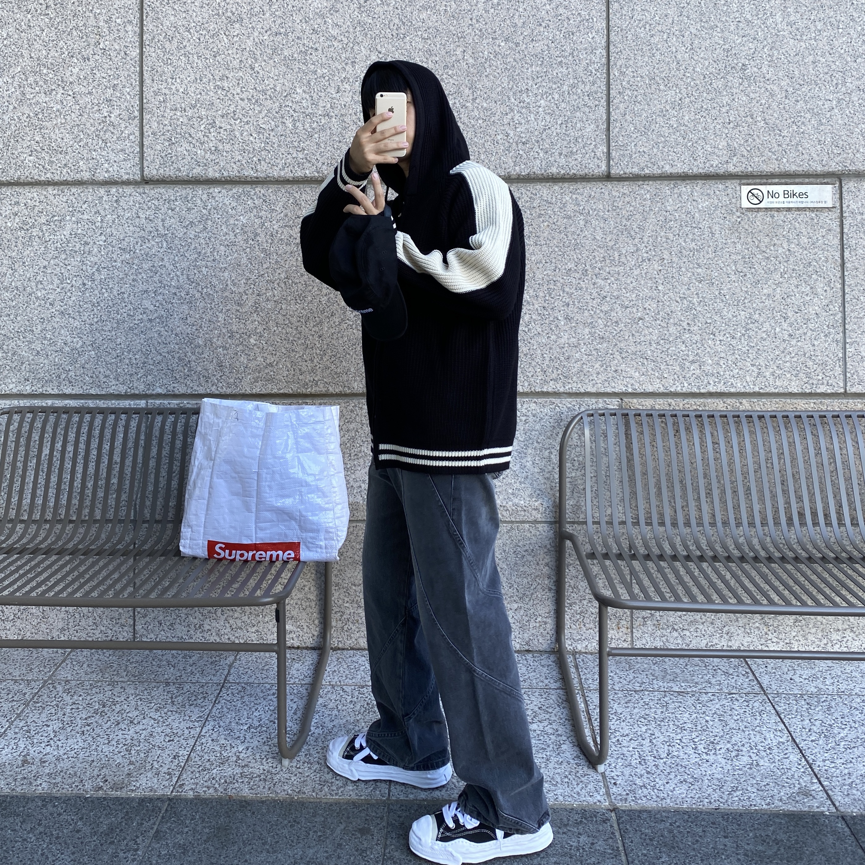 Maison Mihara Yasuhiro Hank OG Sole Canvas Low-top Sneakers Black, Maison Mihara Yasuhiro Peterson OG Sole Canvas Low Sneakers Black 착용 스타일 - 4