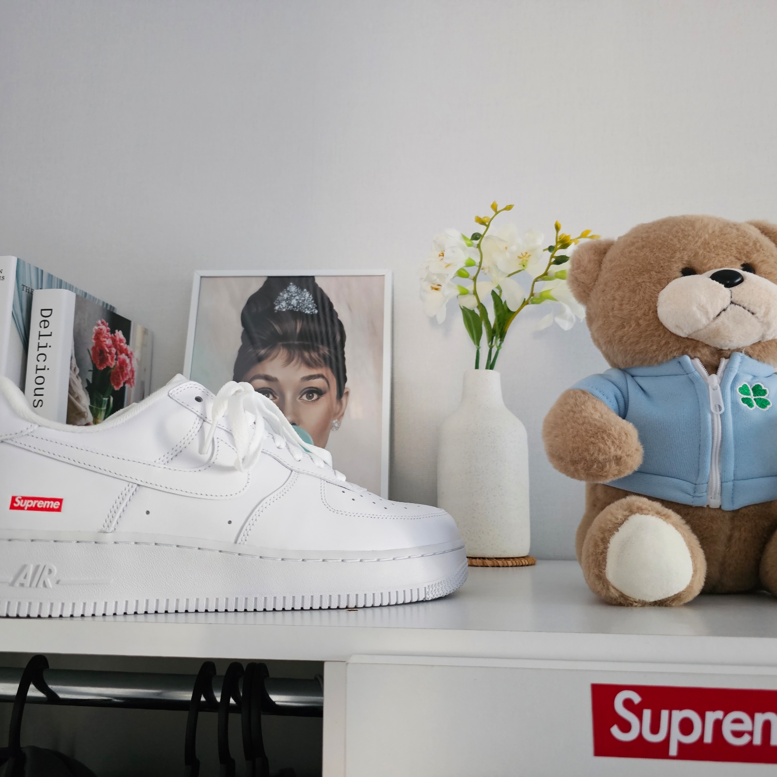 Nike x Supreme Air Force 1 Low White 착용 스타일