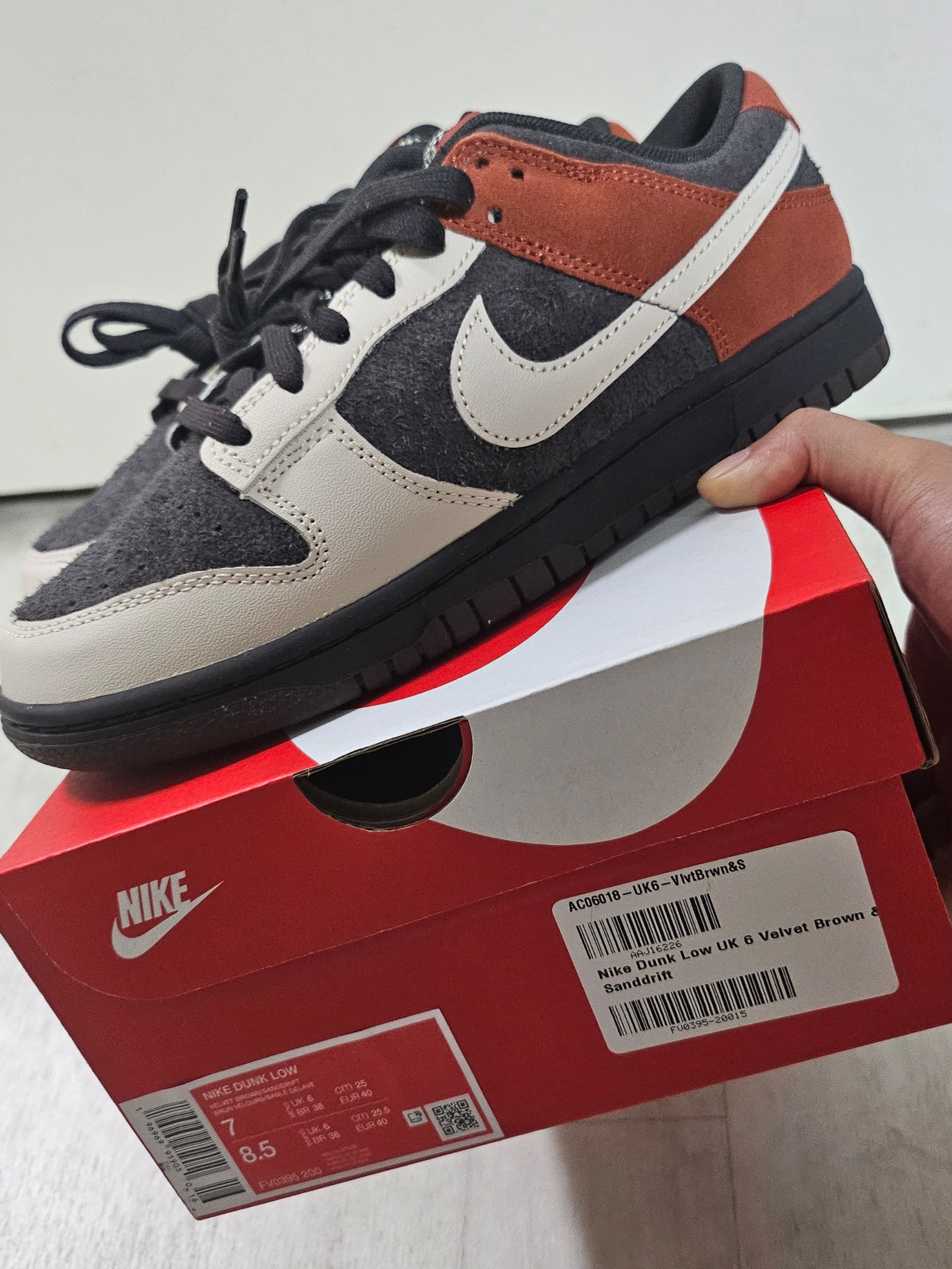 Nike Dunk Low Velvet Brown Sand Drift 착용 스타일