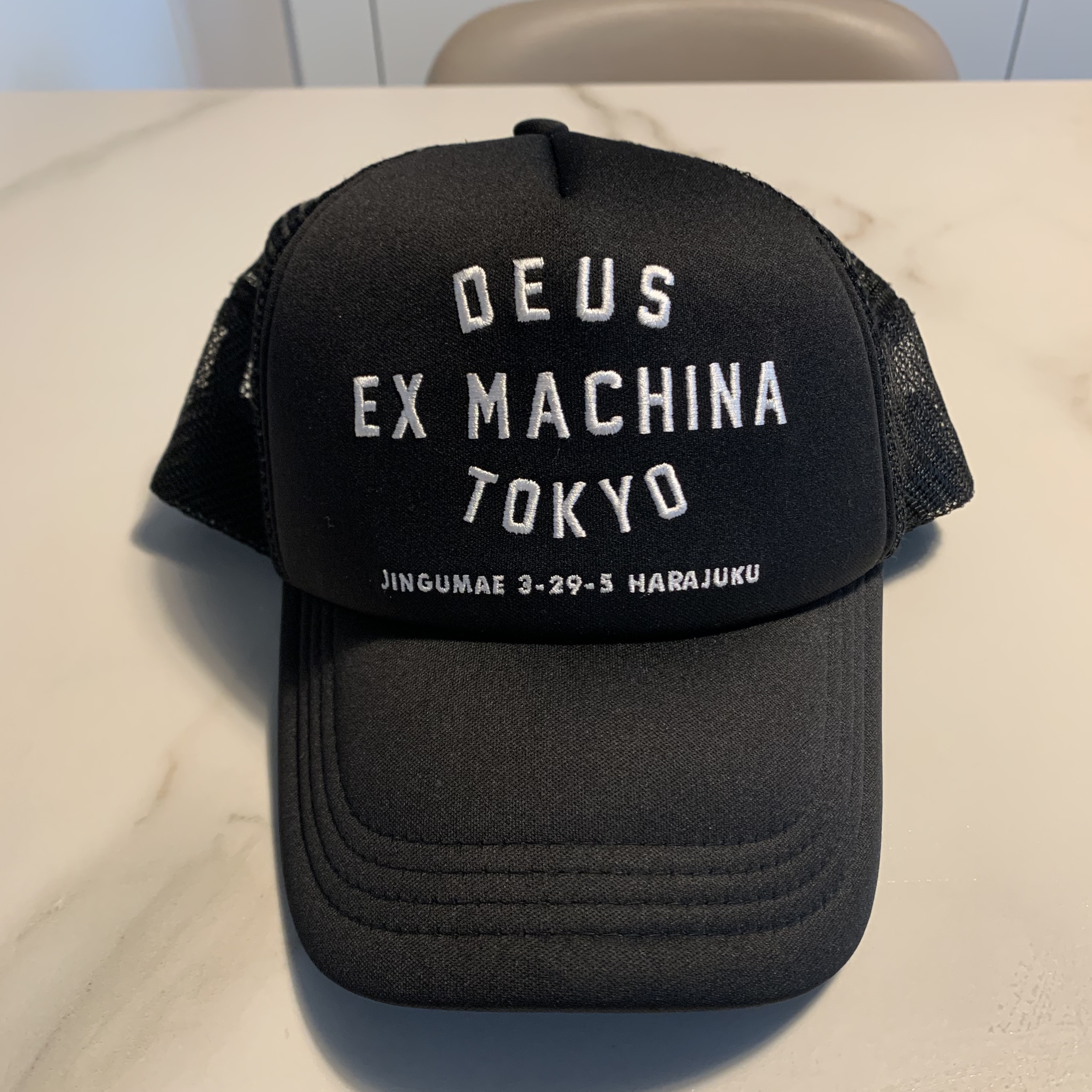 Deus Ex Machina Tokyo Asakusa Address Trucker Cap Black 착용 스타일