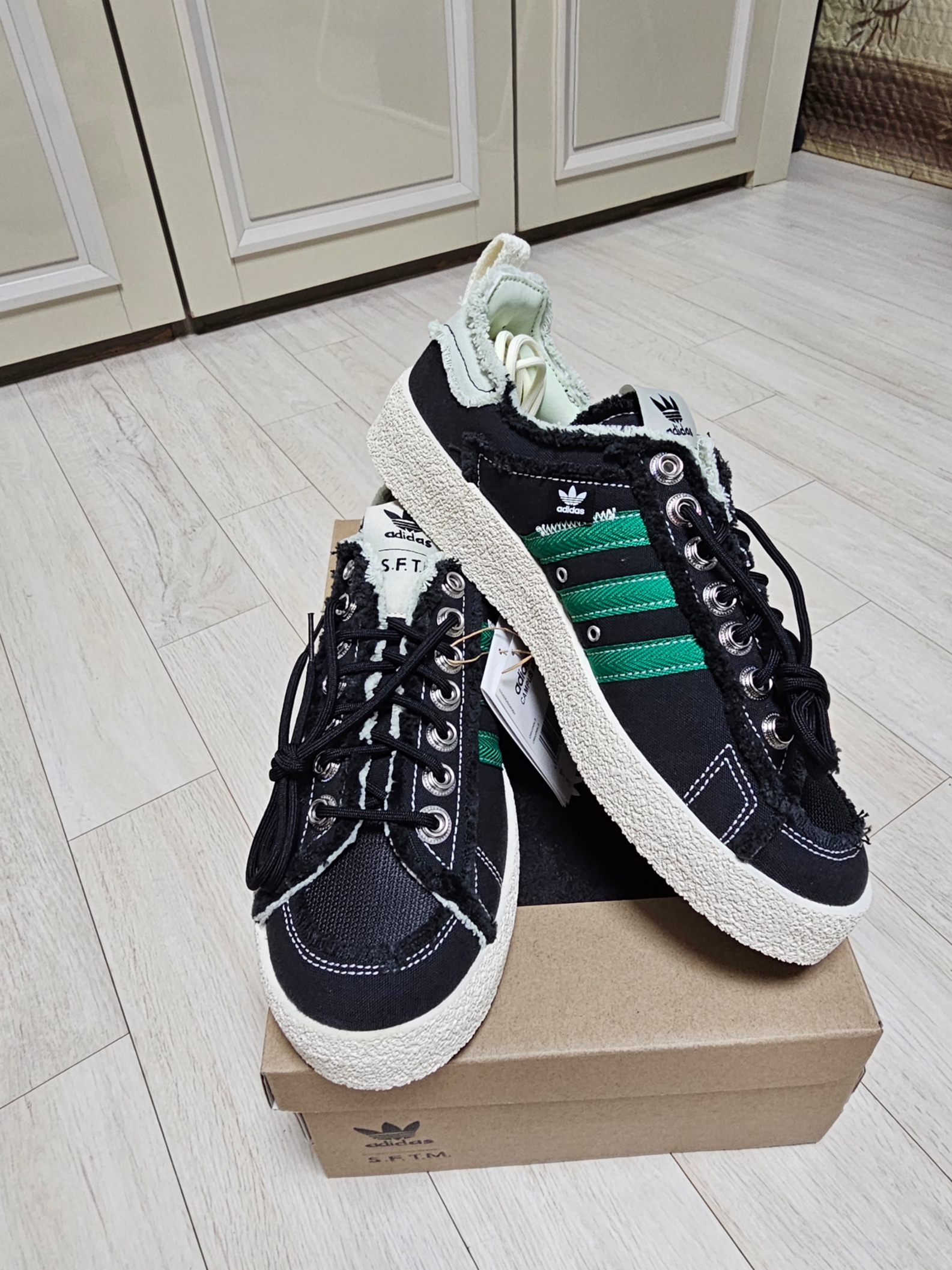 Adidas x Song for the Mute Campus 80s Core Black Cream White 착용 스타일 - 2