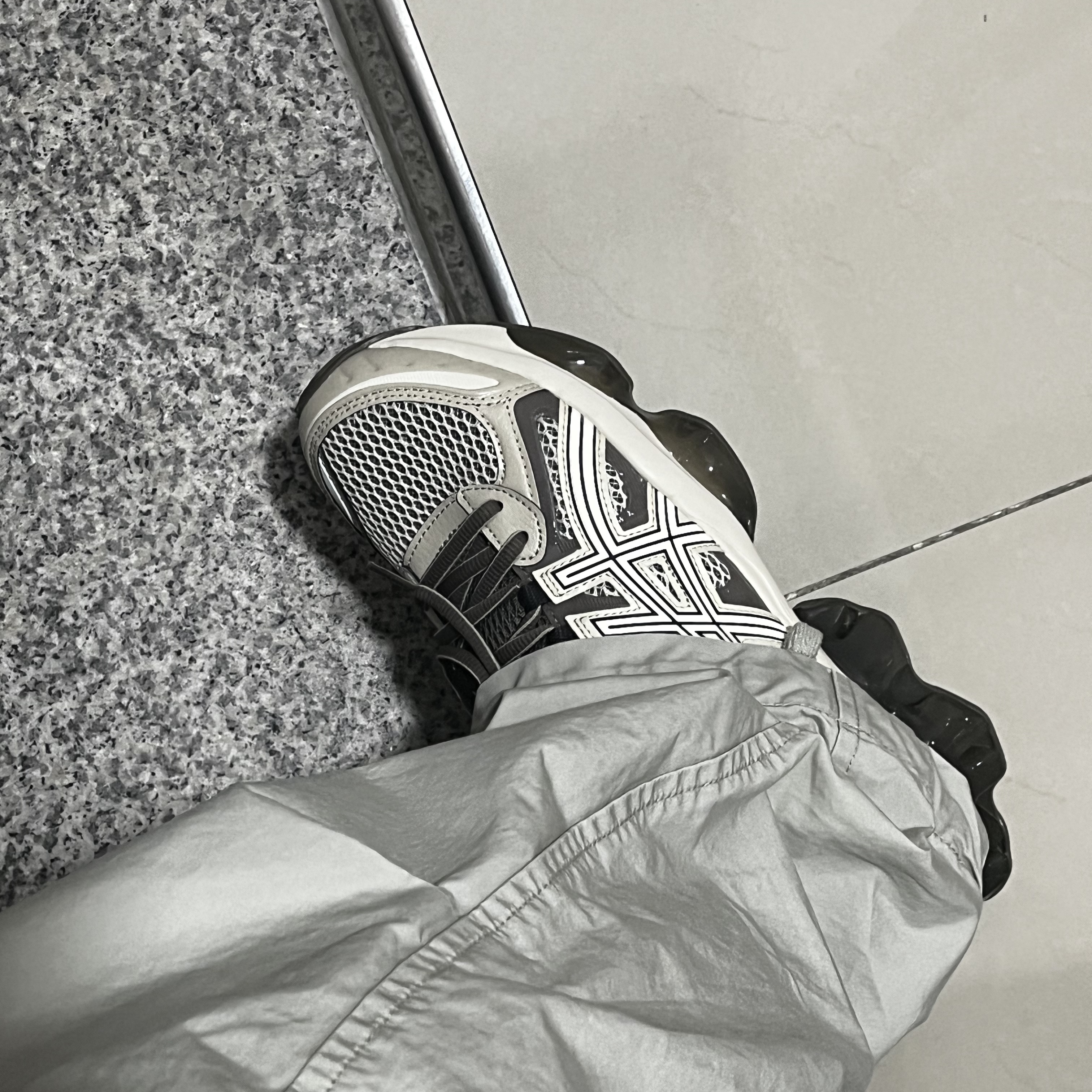 Asics Gel-Quantum Kinetic Birch Dark Taupe 착용 스타일 - 2