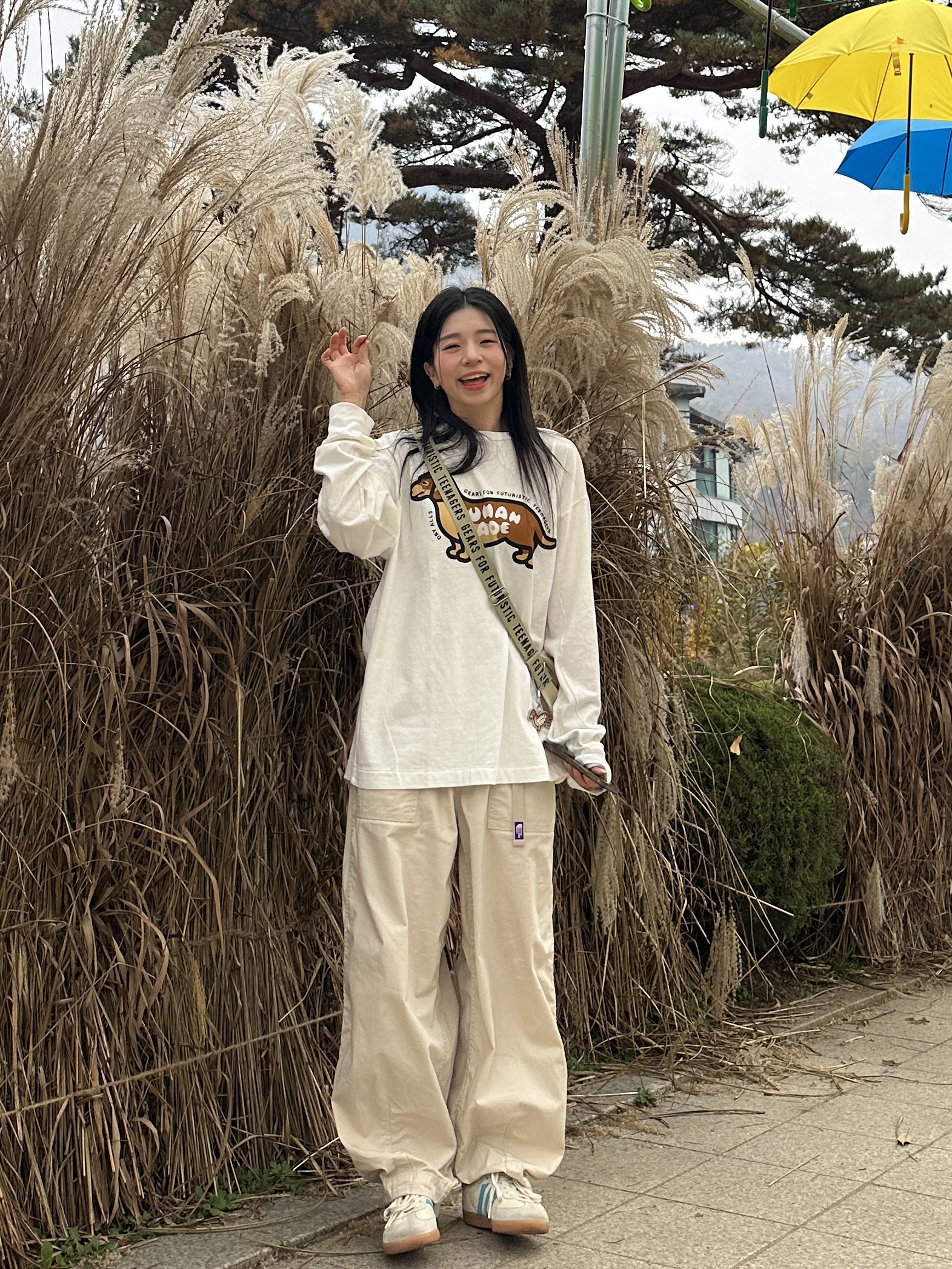 Adidas x Sporty & Rich Samba Cream Blue, Human Made Graphic L/S T-Shirt #2 White 착용 스타일
