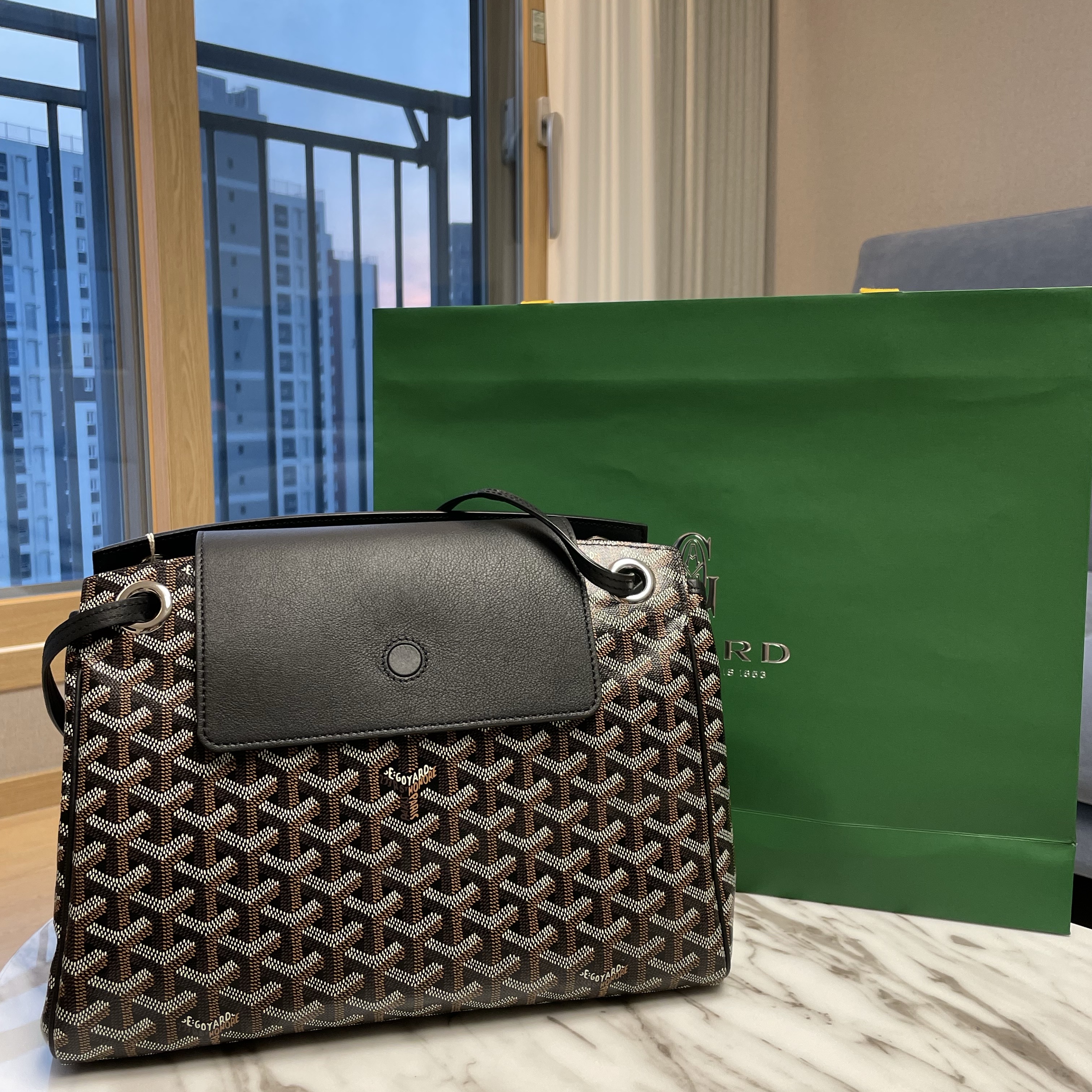 Goyard Rouette PM Bag Black 착용 스타일