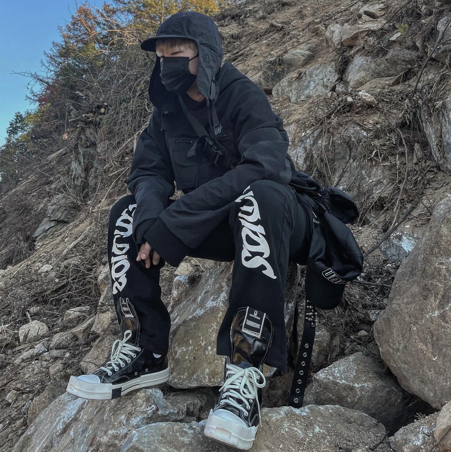 Converse x Drkshdw Turbodrk Chuck 70 Hi Black Lacquered Denim 착용 스타일 - 1
