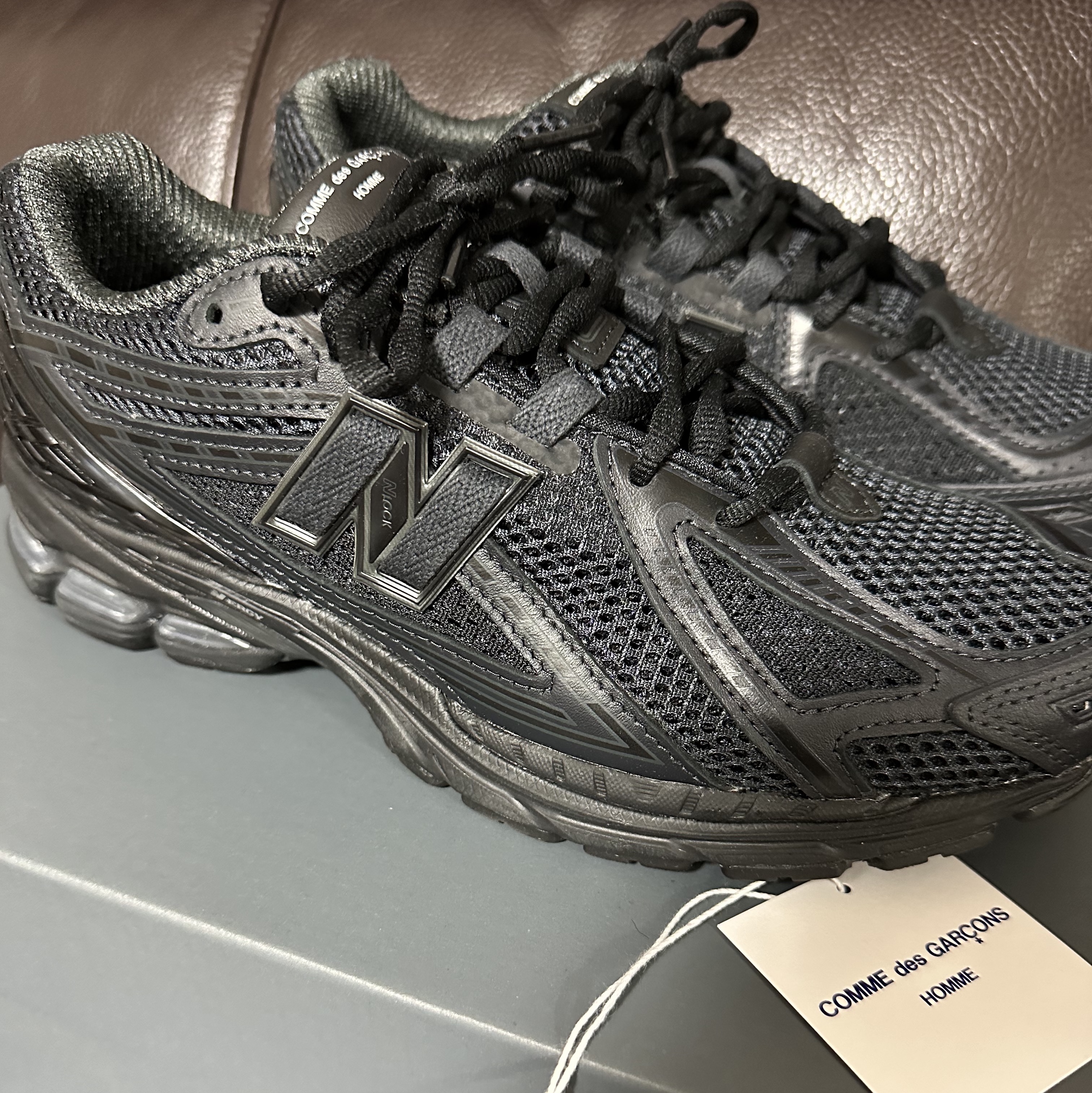 New Balance x Comme des Garcons Homme 1906R Black 착용 스타일