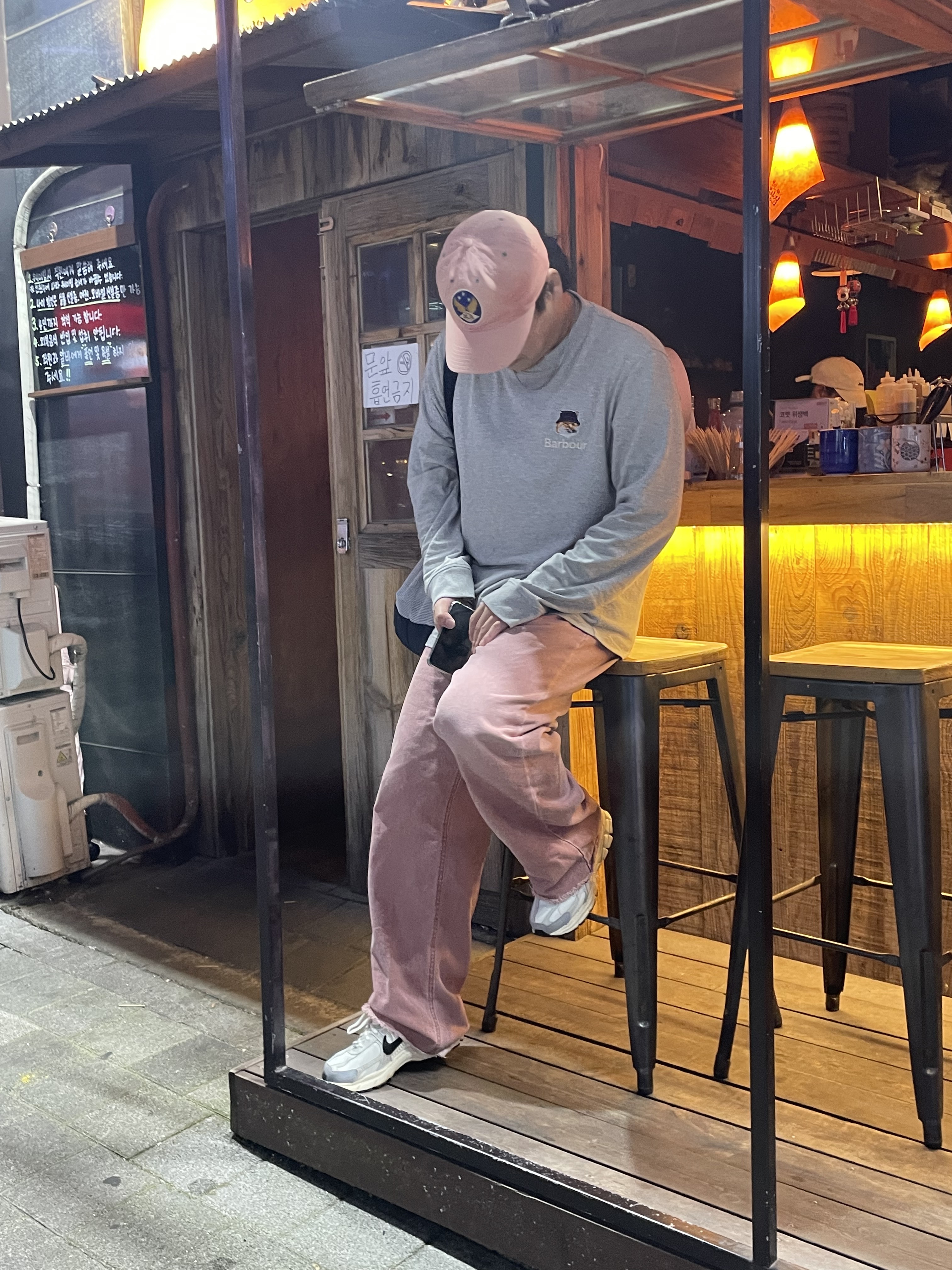 Double RL Garment Dyeing Twill Ball Cap Red, Barbour x Maison Kitsune Fox Head L/S T-Shirt Grey Marl 착용 스타일 - 3