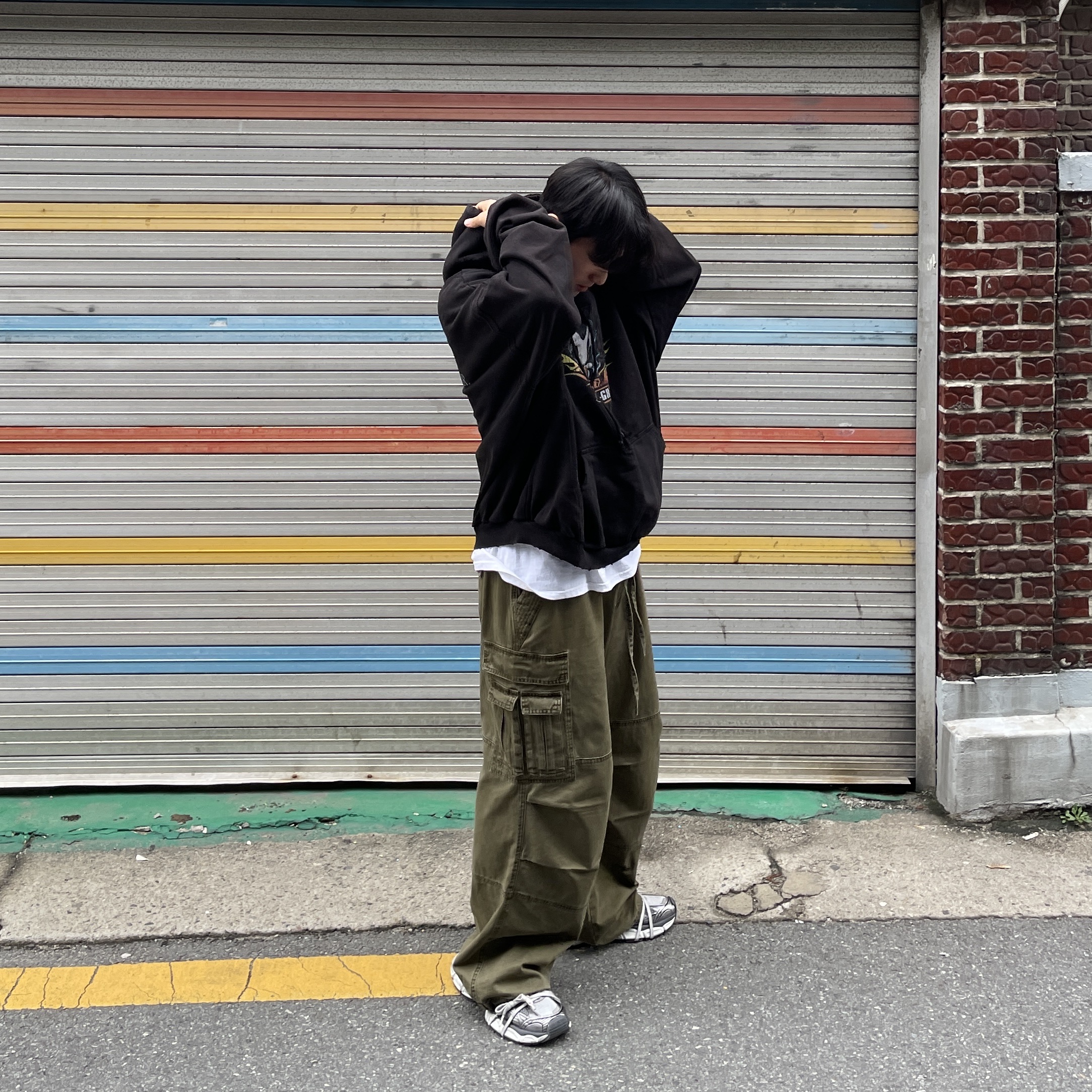 Project G/R x Insane Garage Clown Bike Hoodie Black, Balenciaga 3XL Mule Grey White Red 착용 스타일 - 2